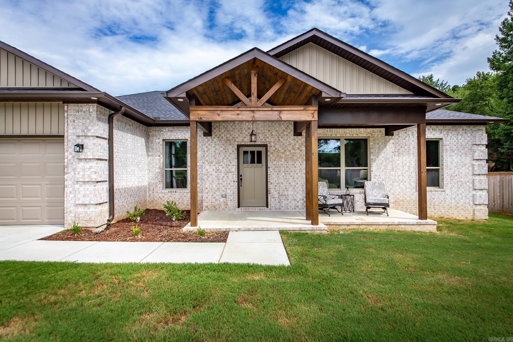 914 E East Dell Vista Cove
