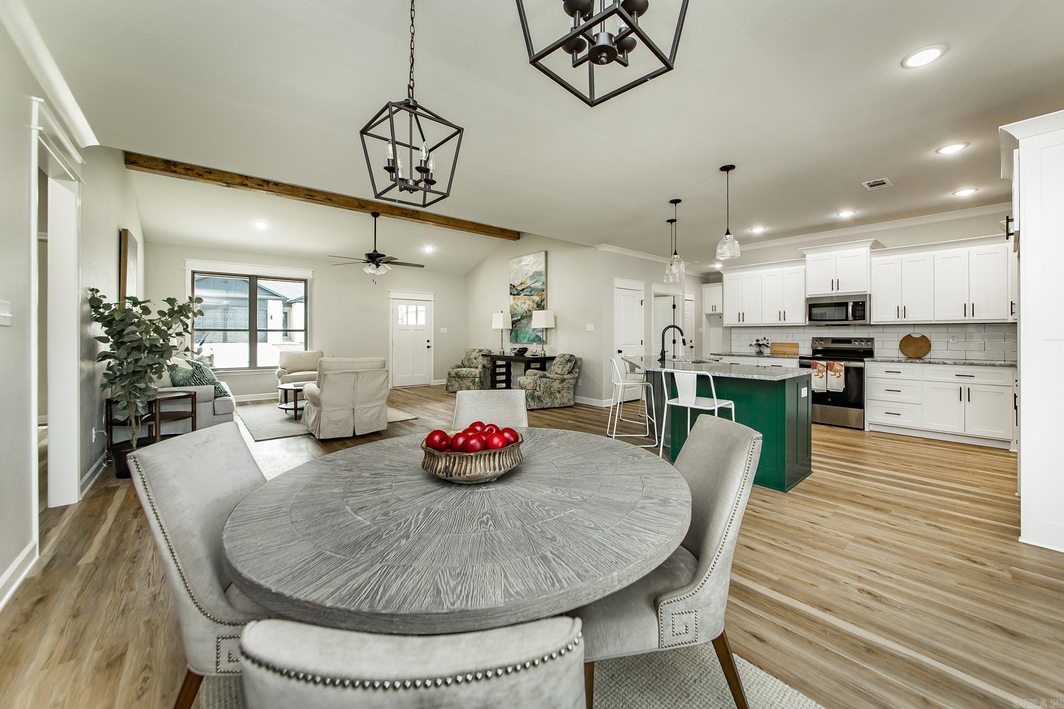 914 E East Dell Vista Cove