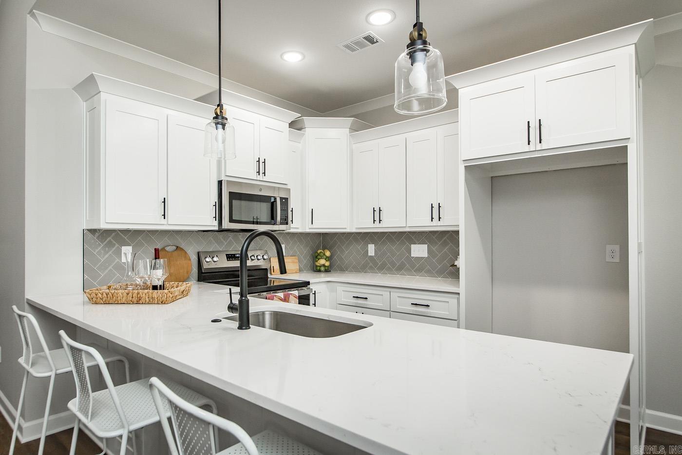 912 E Dell Vista Cove