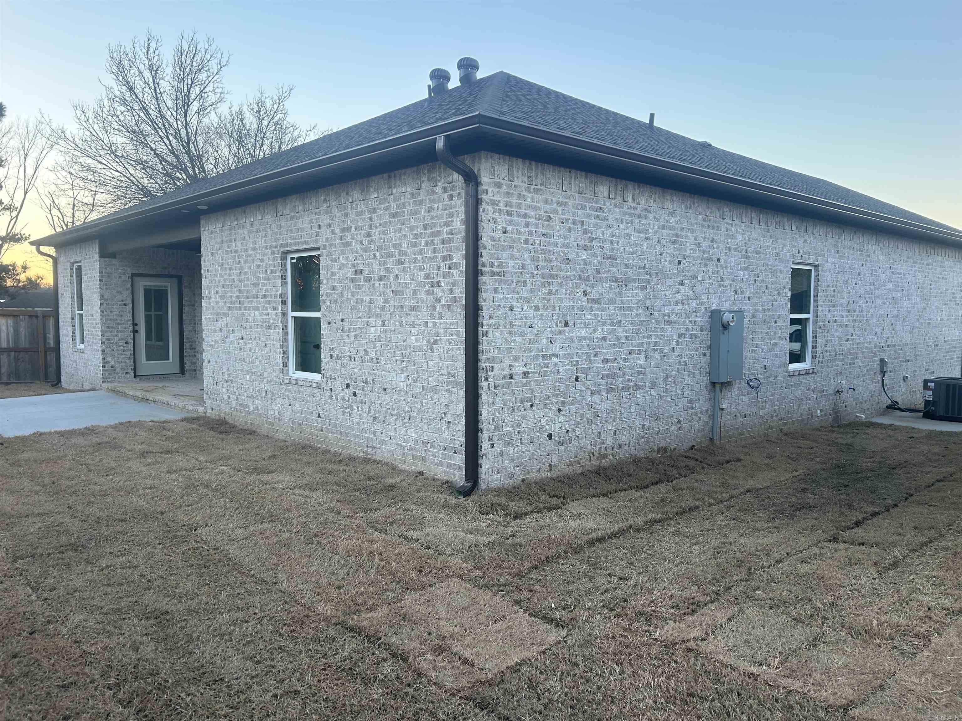 913 W Dell Vista Cove