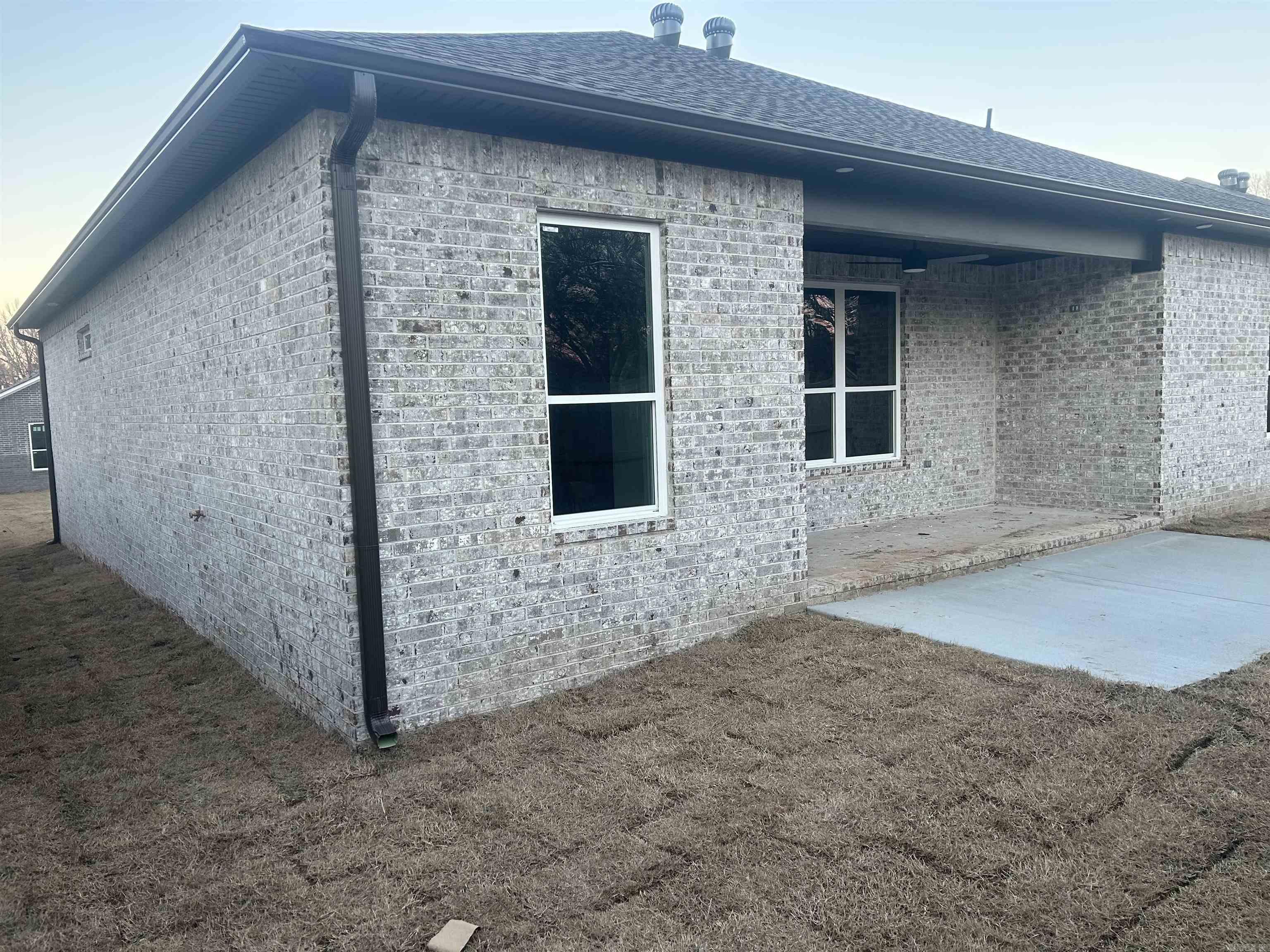 913 W Dell Vista Cove