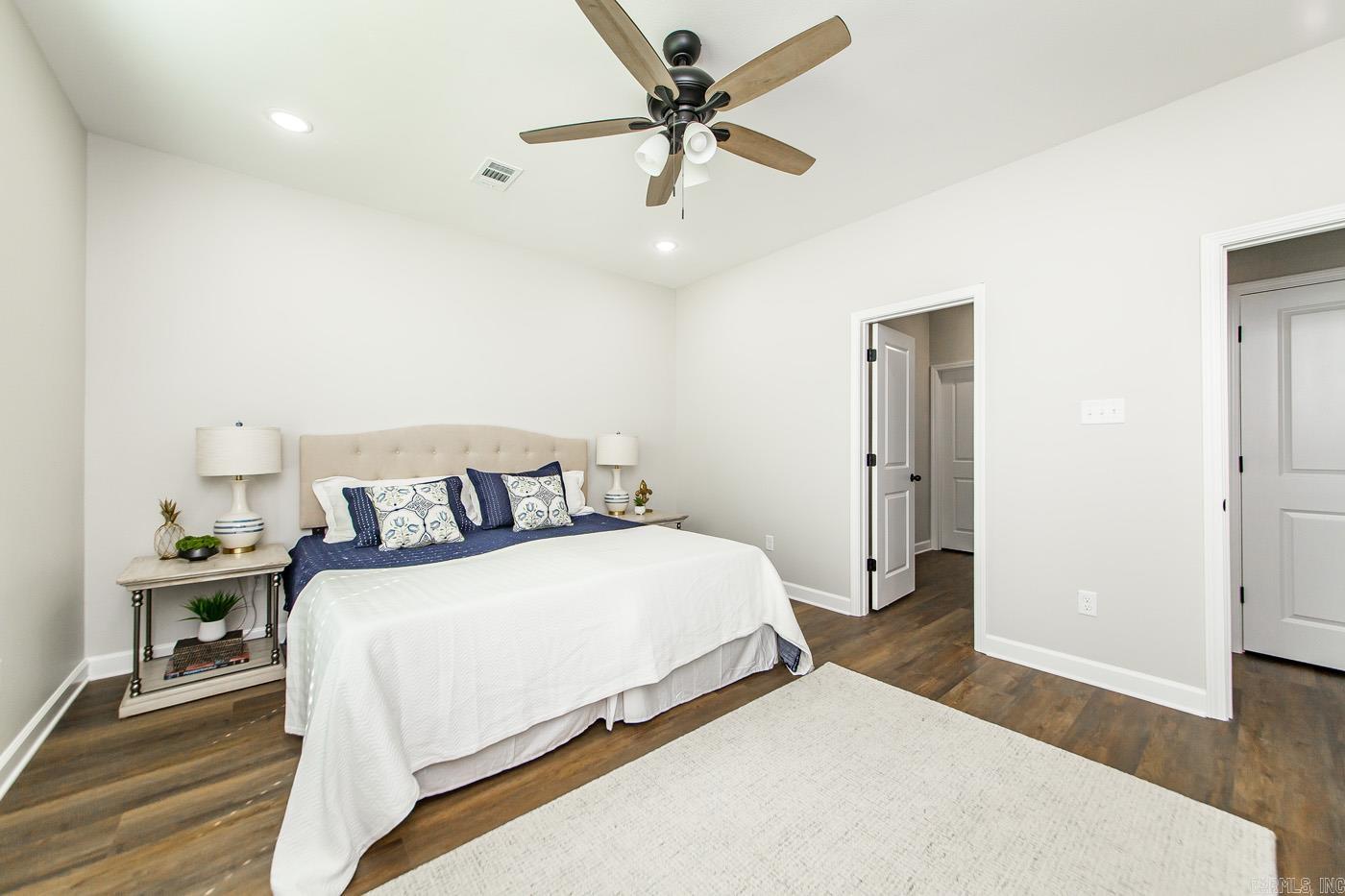 912 E Dell Vista Cove