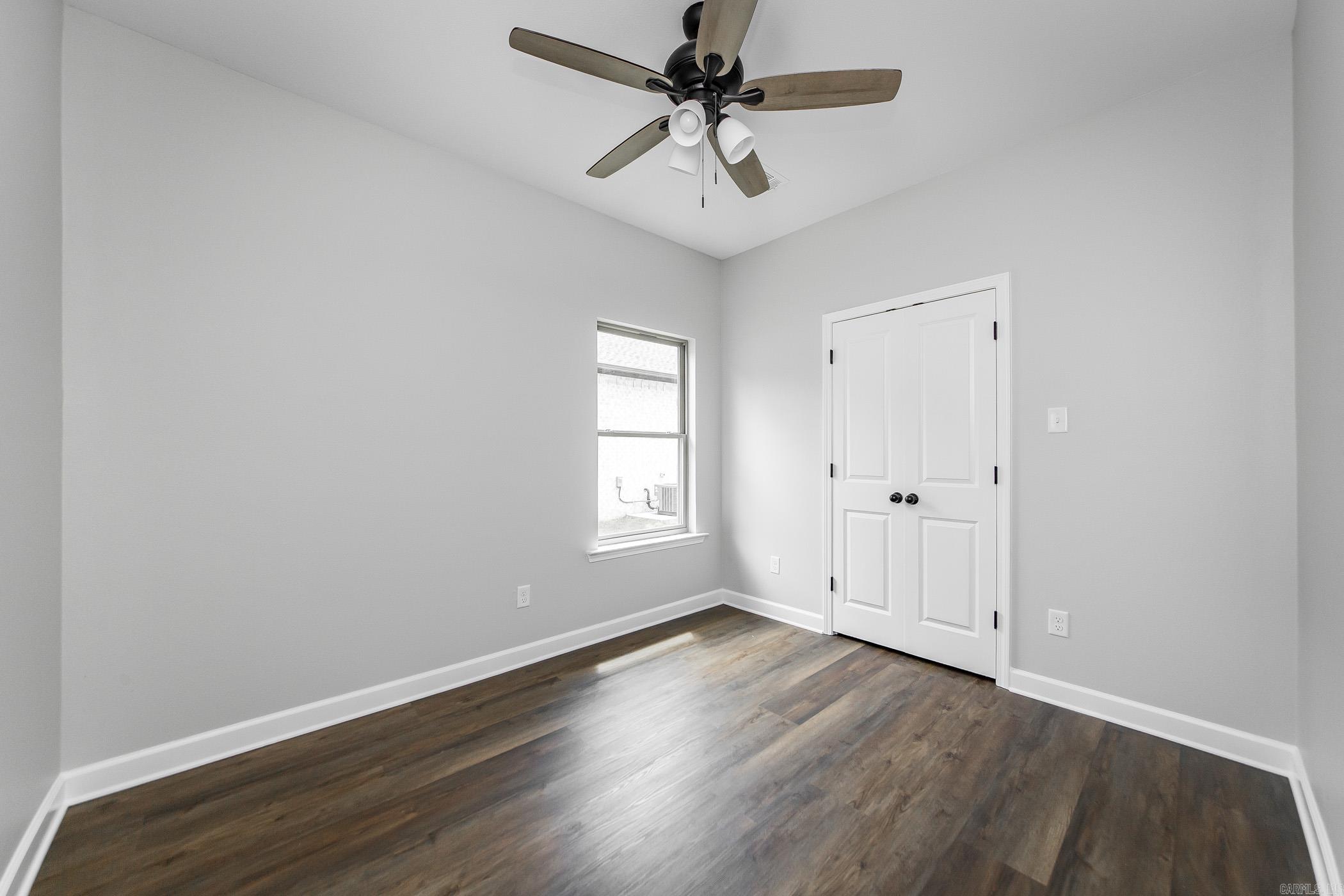 912 E Dell Vista Cove