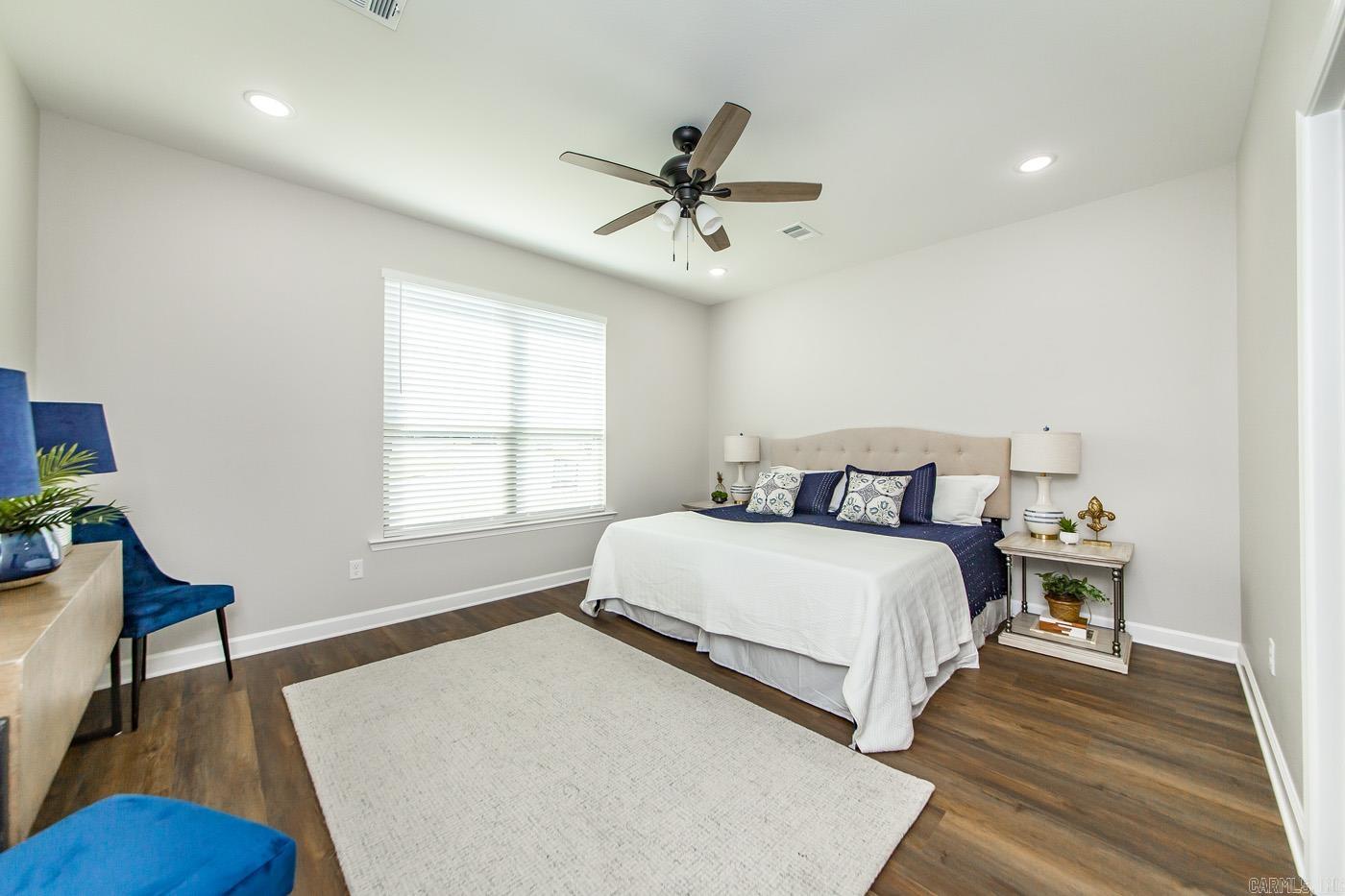 912 E Dell Vista Cove