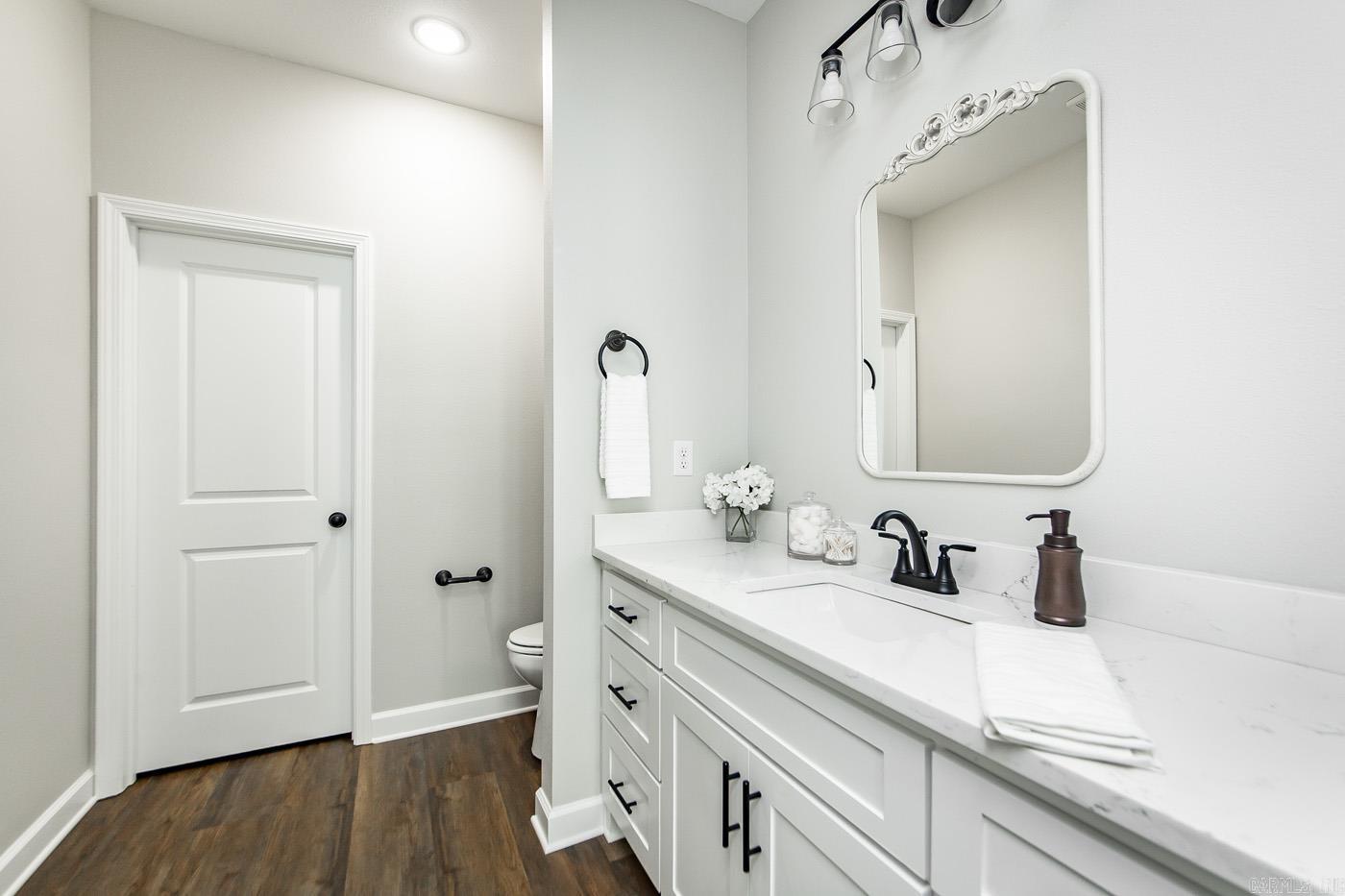 912 E Dell Vista Cove