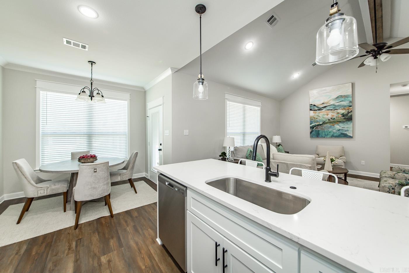 912 E Dell Vista Cove