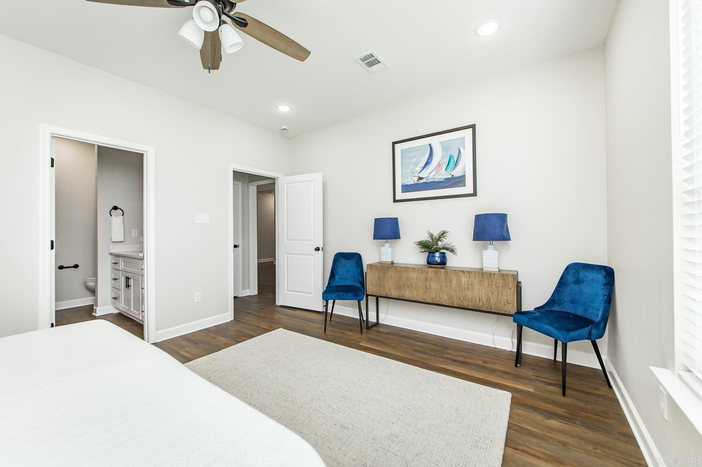 912 E Dell Vista Cove