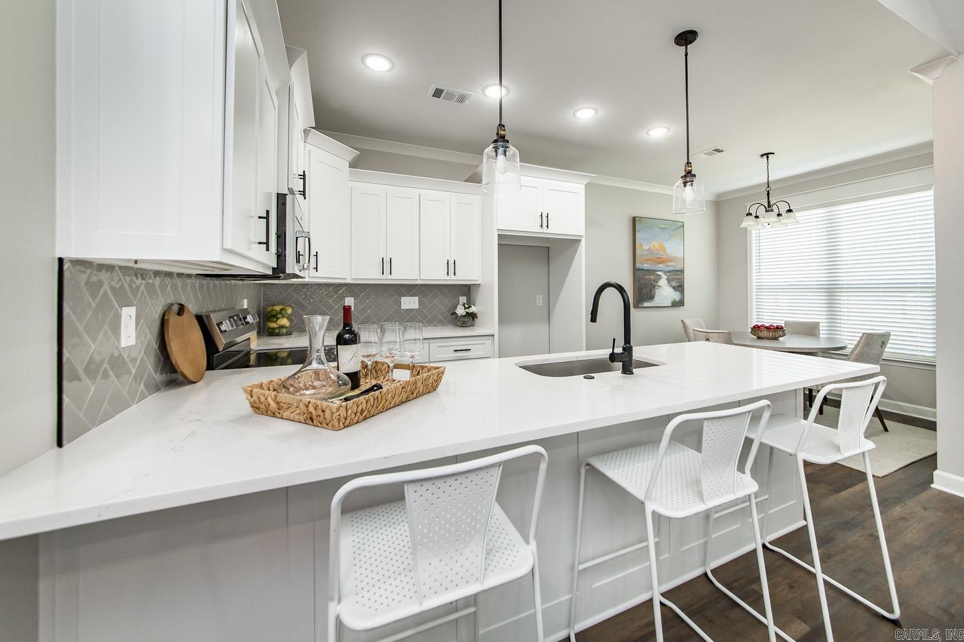 912 E Dell Vista Cove