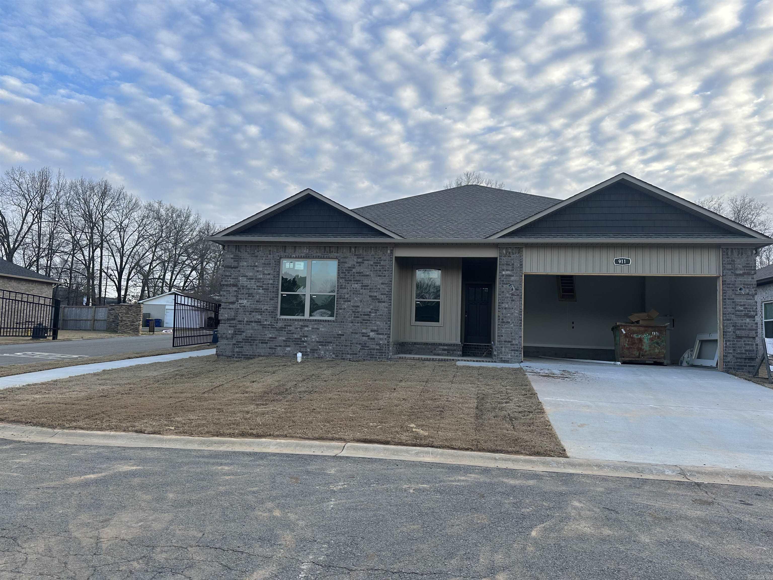 911 W Dell Vista Cove