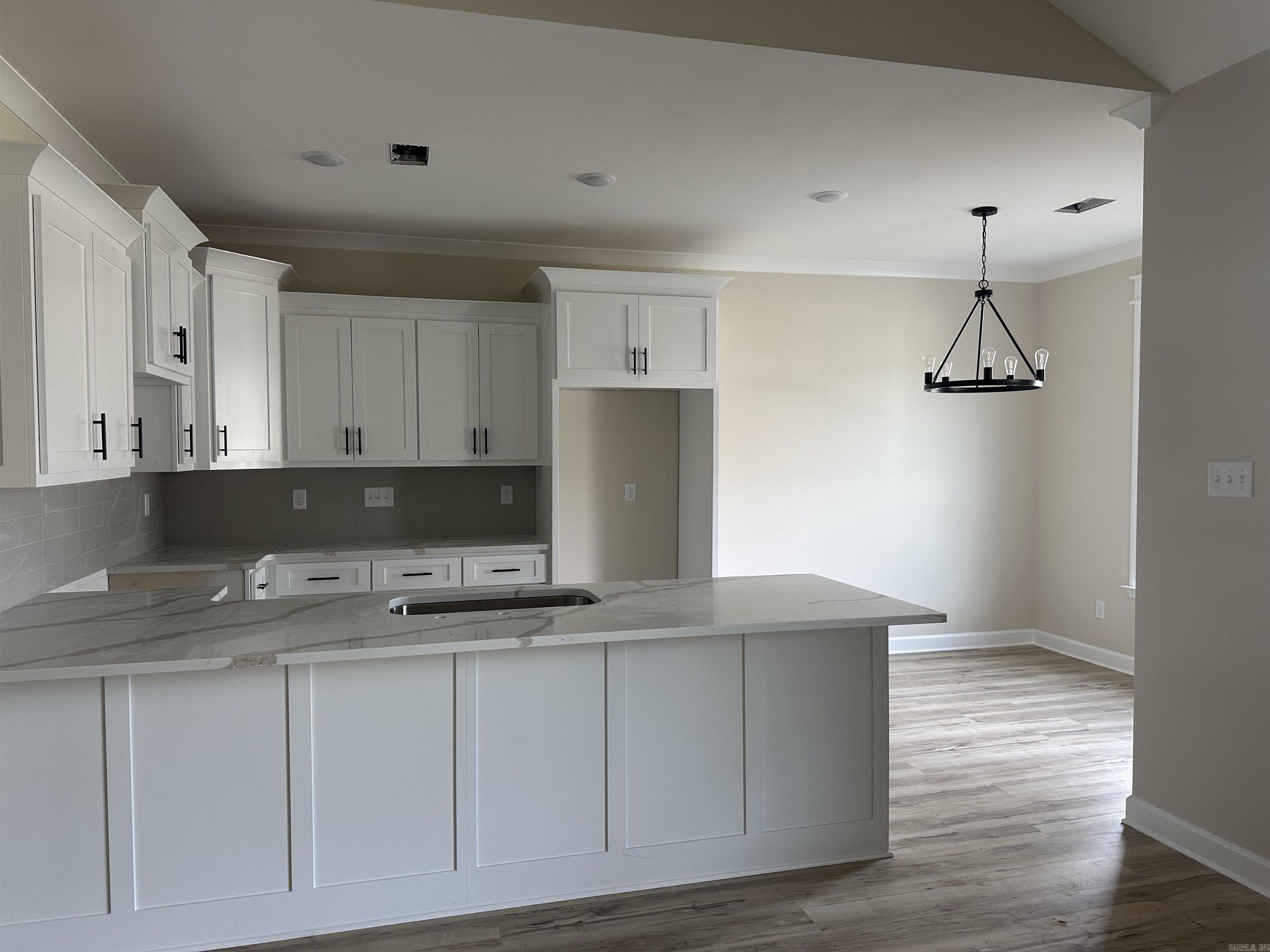 914 W Dell Vista Cove