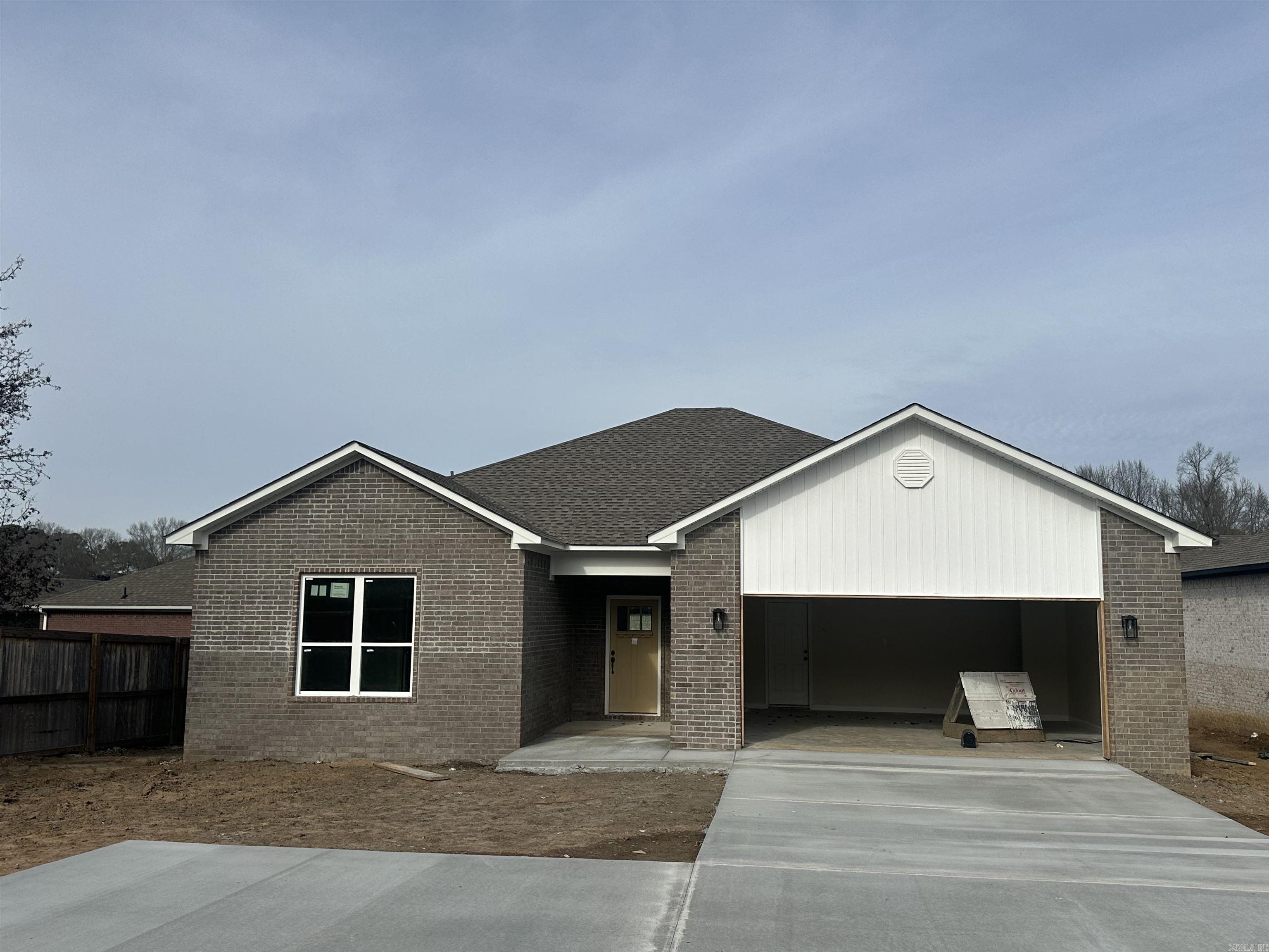 914 W Dell Vista Cove