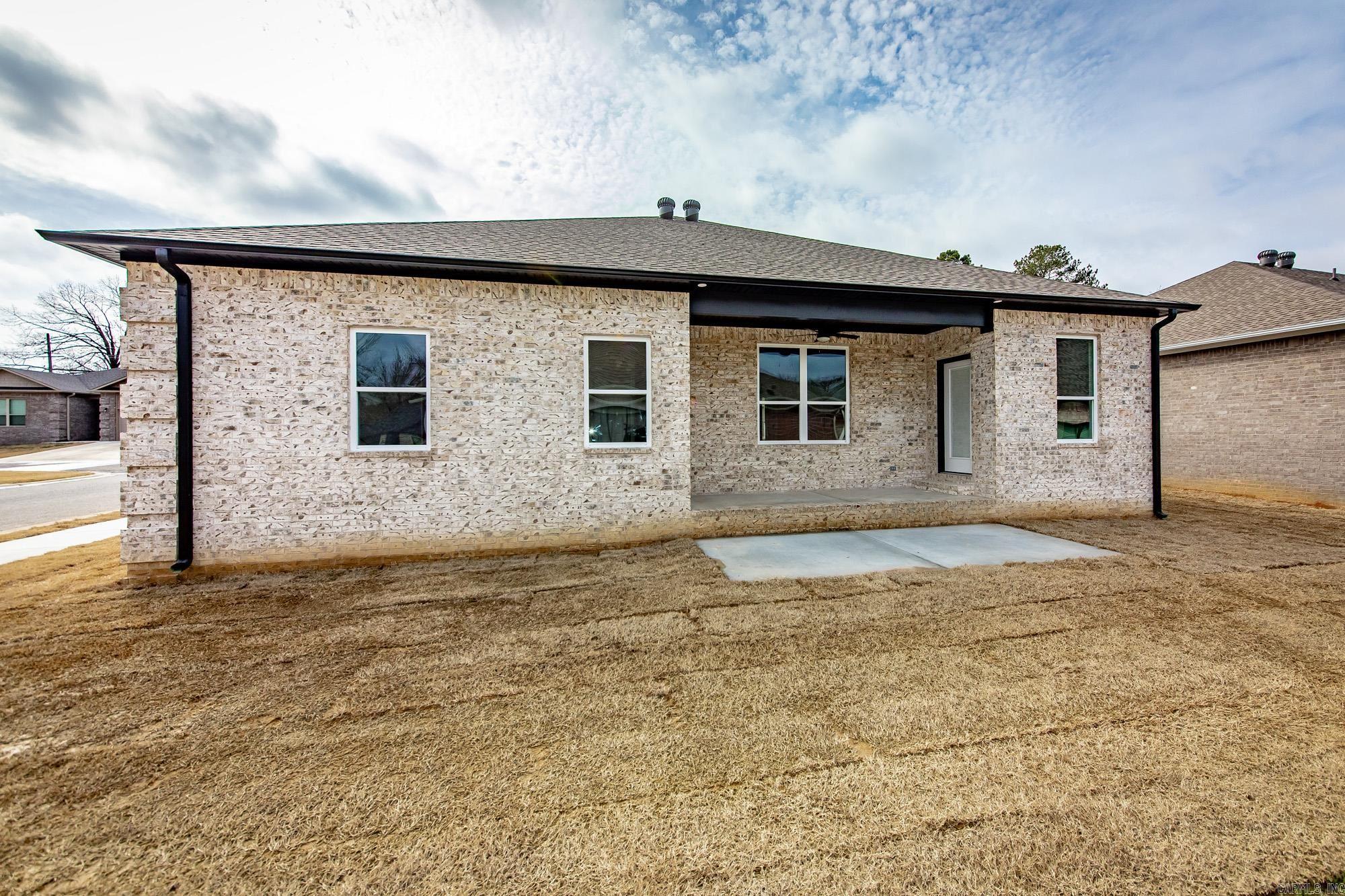 912 W Dell Vista Cove