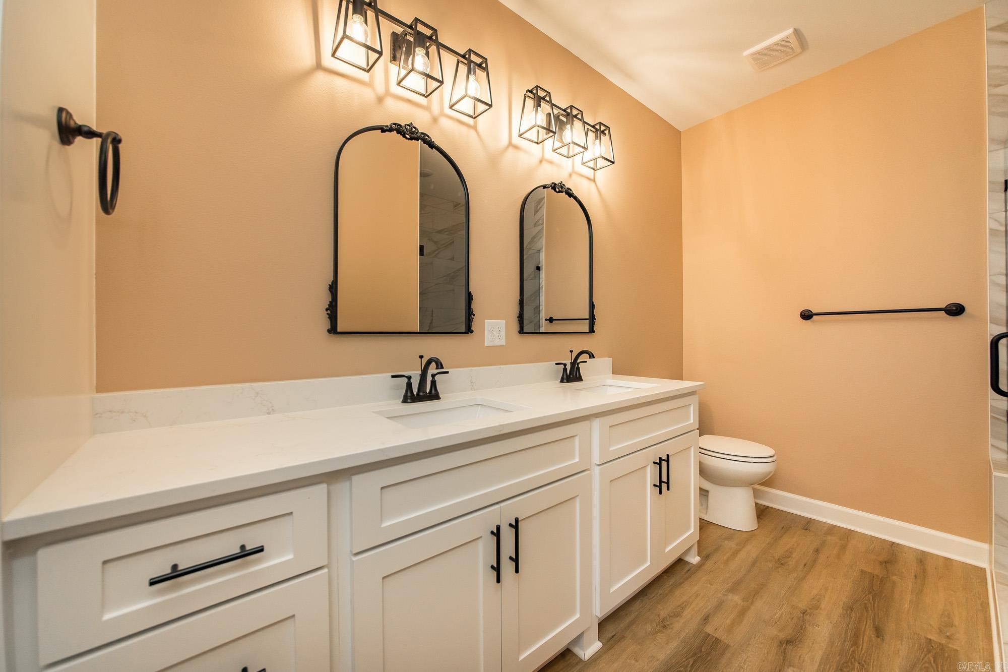 912 W Dell Vista Cove