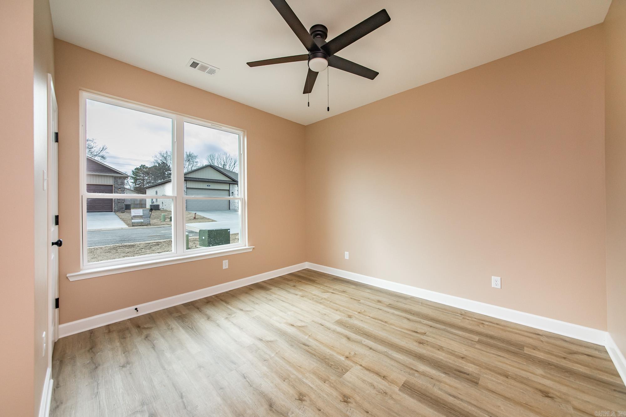 912 W Dell Vista Cove