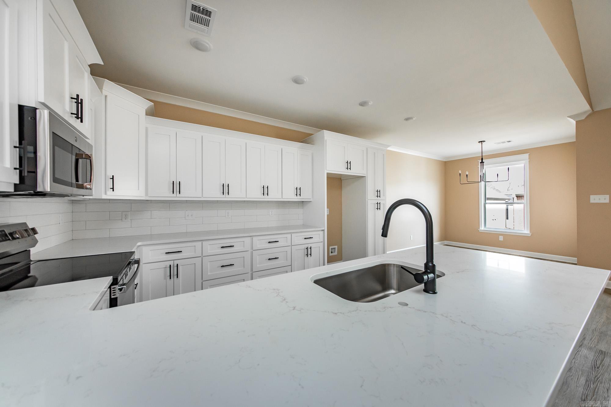 912 W Dell Vista Cove