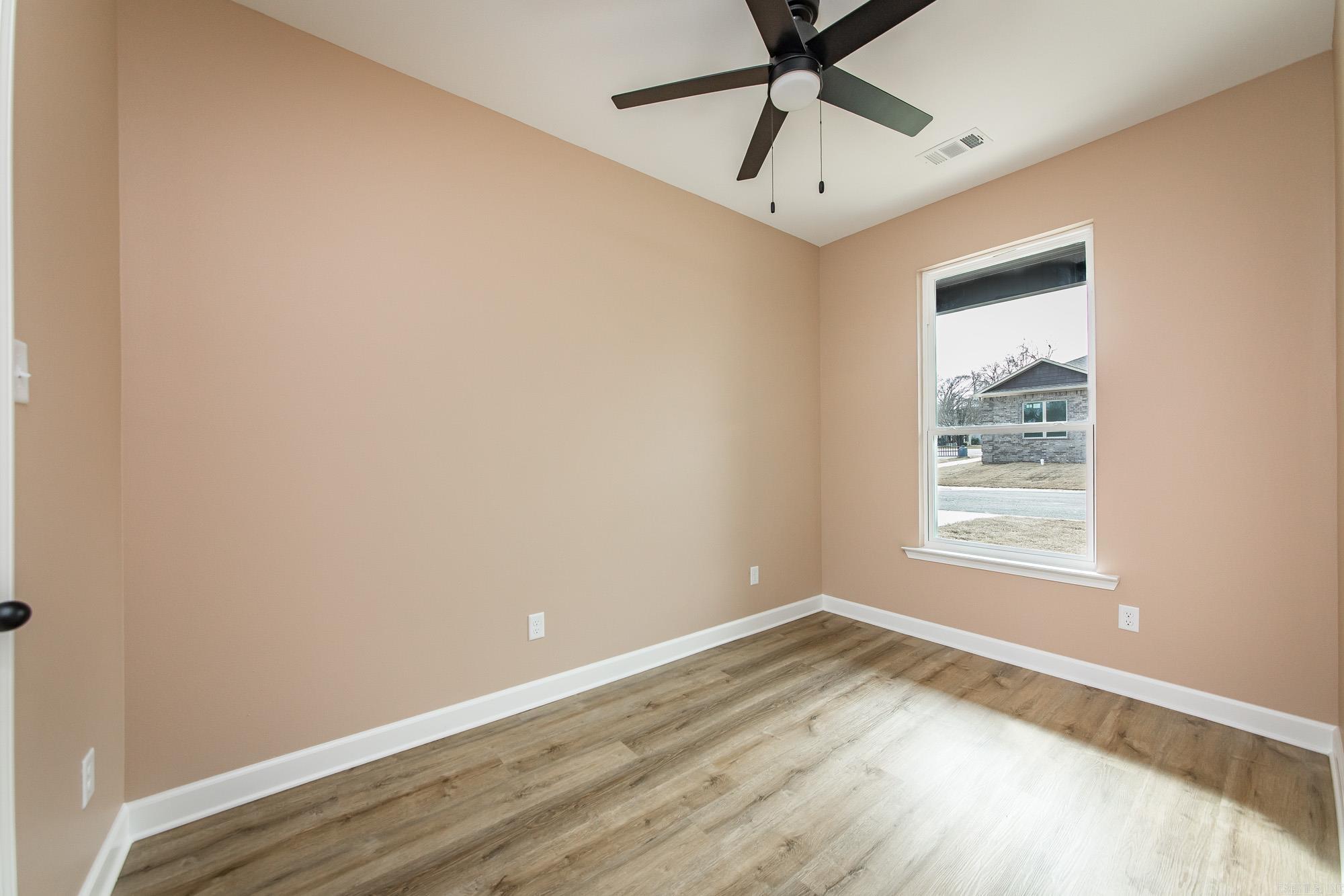 912 W Dell Vista Cove