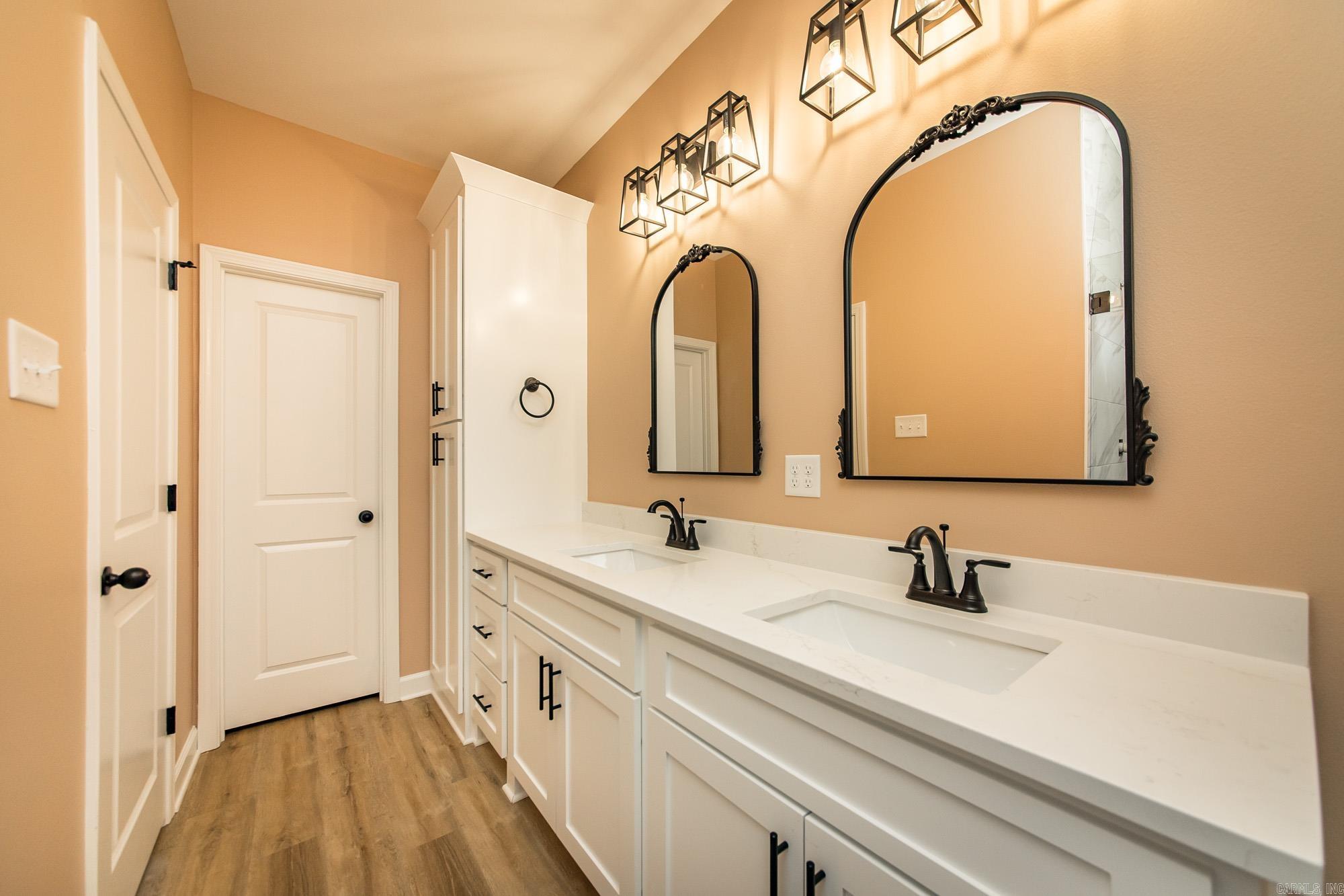 912 W Dell Vista Cove