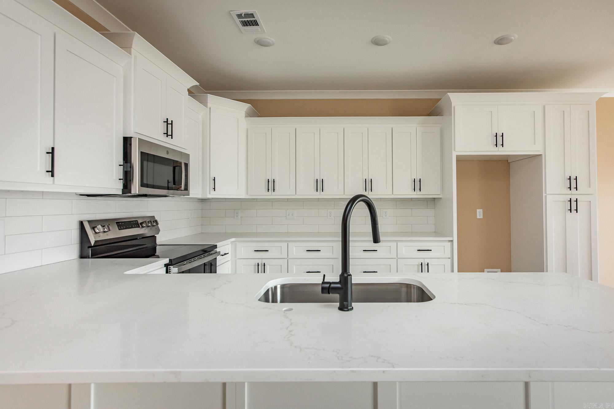 912 W Dell Vista Cove