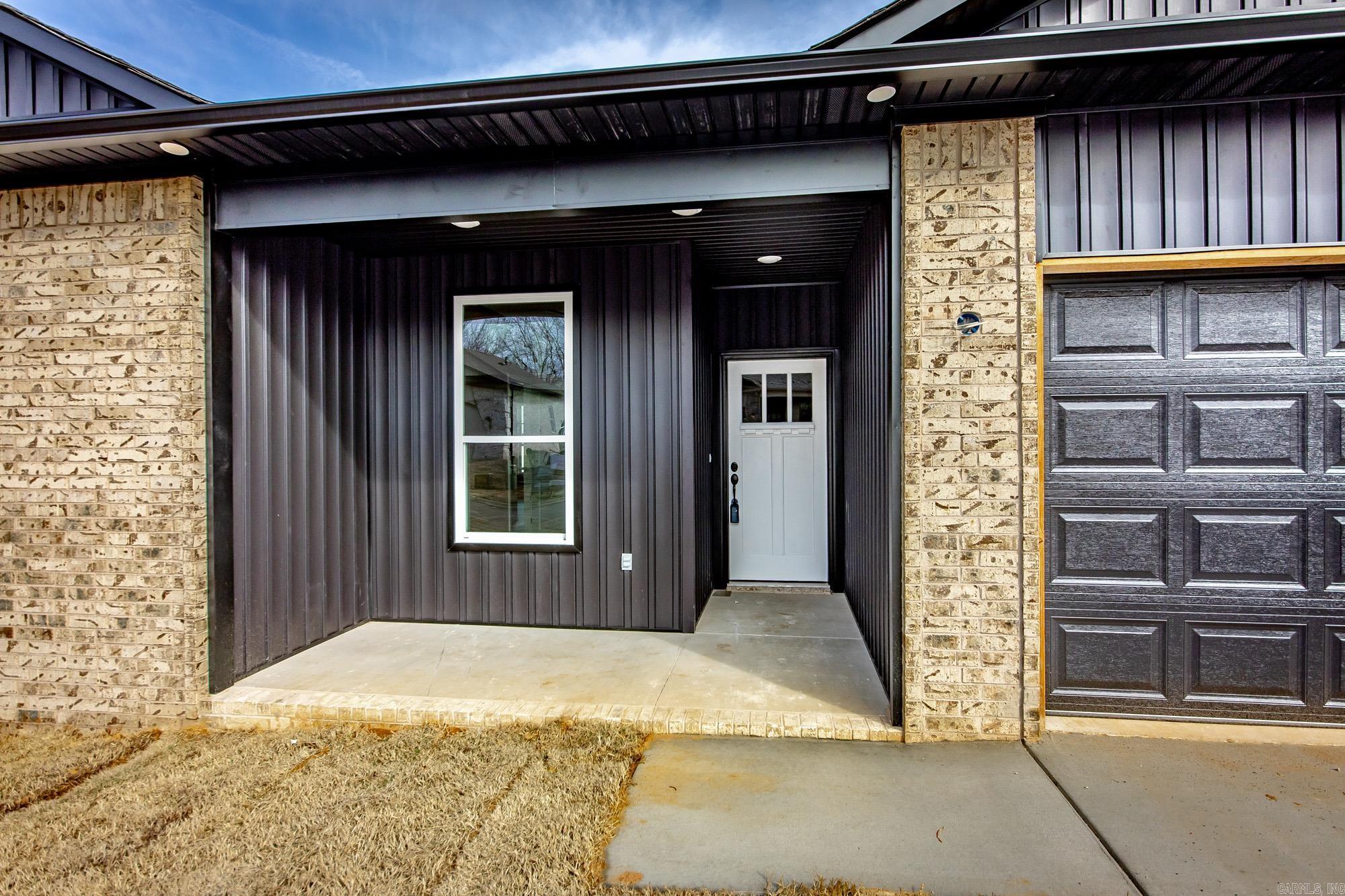 912 W Dell Vista Cove