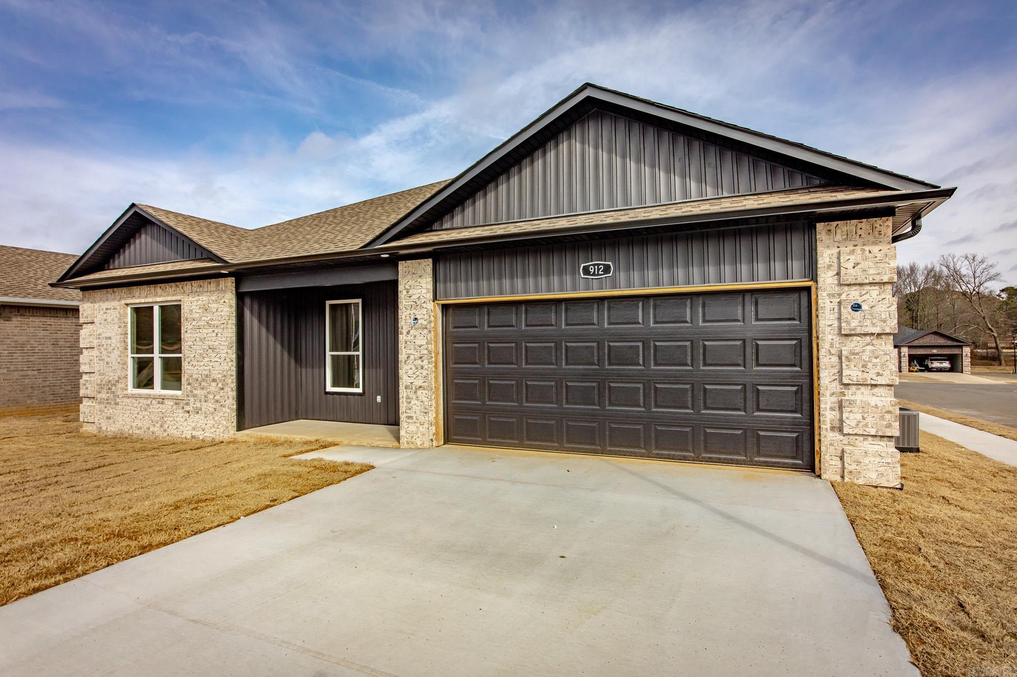 912 W Dell Vista Cove