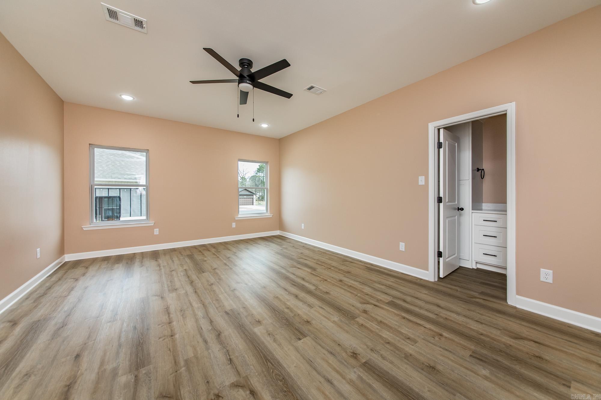 912 W Dell Vista Cove