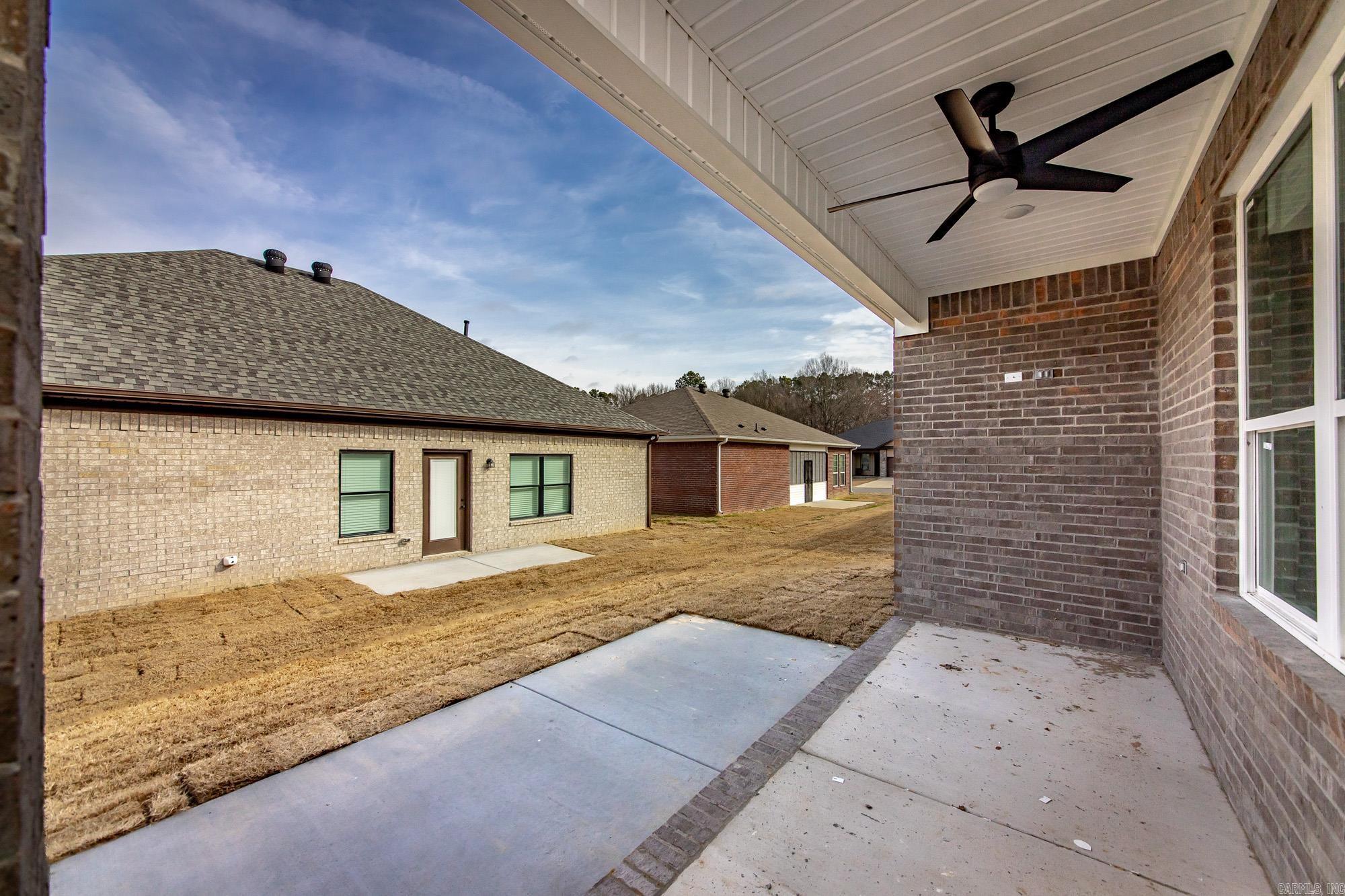 914 W Dell Vista Cove