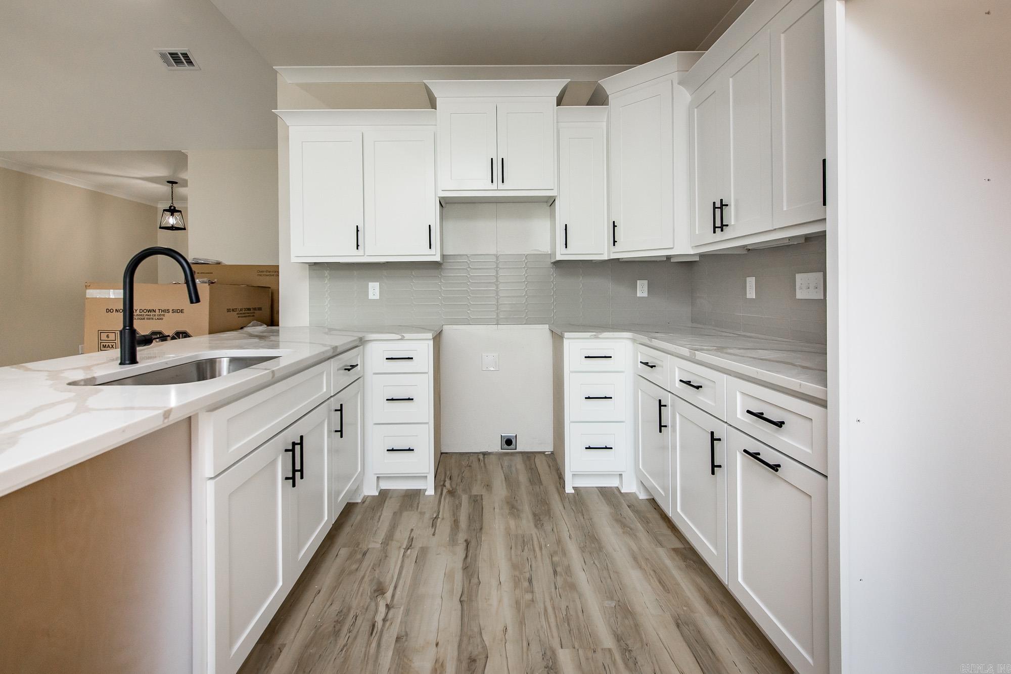 914 W Dell Vista Cove