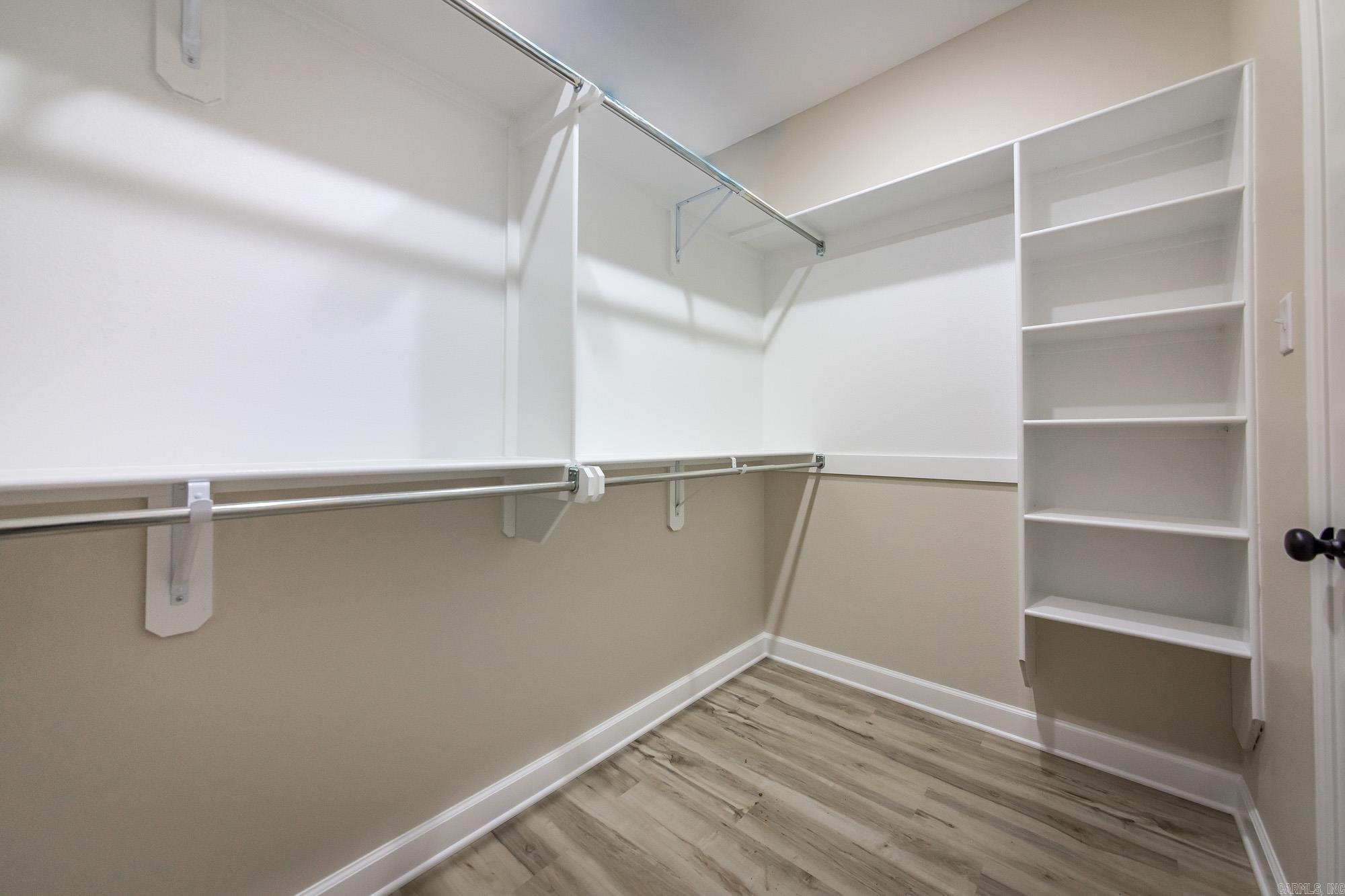 914 W Dell Vista Cove