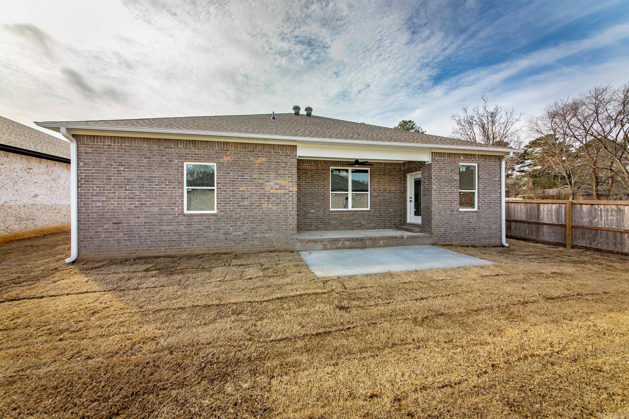 914 W Dell Vista Cove