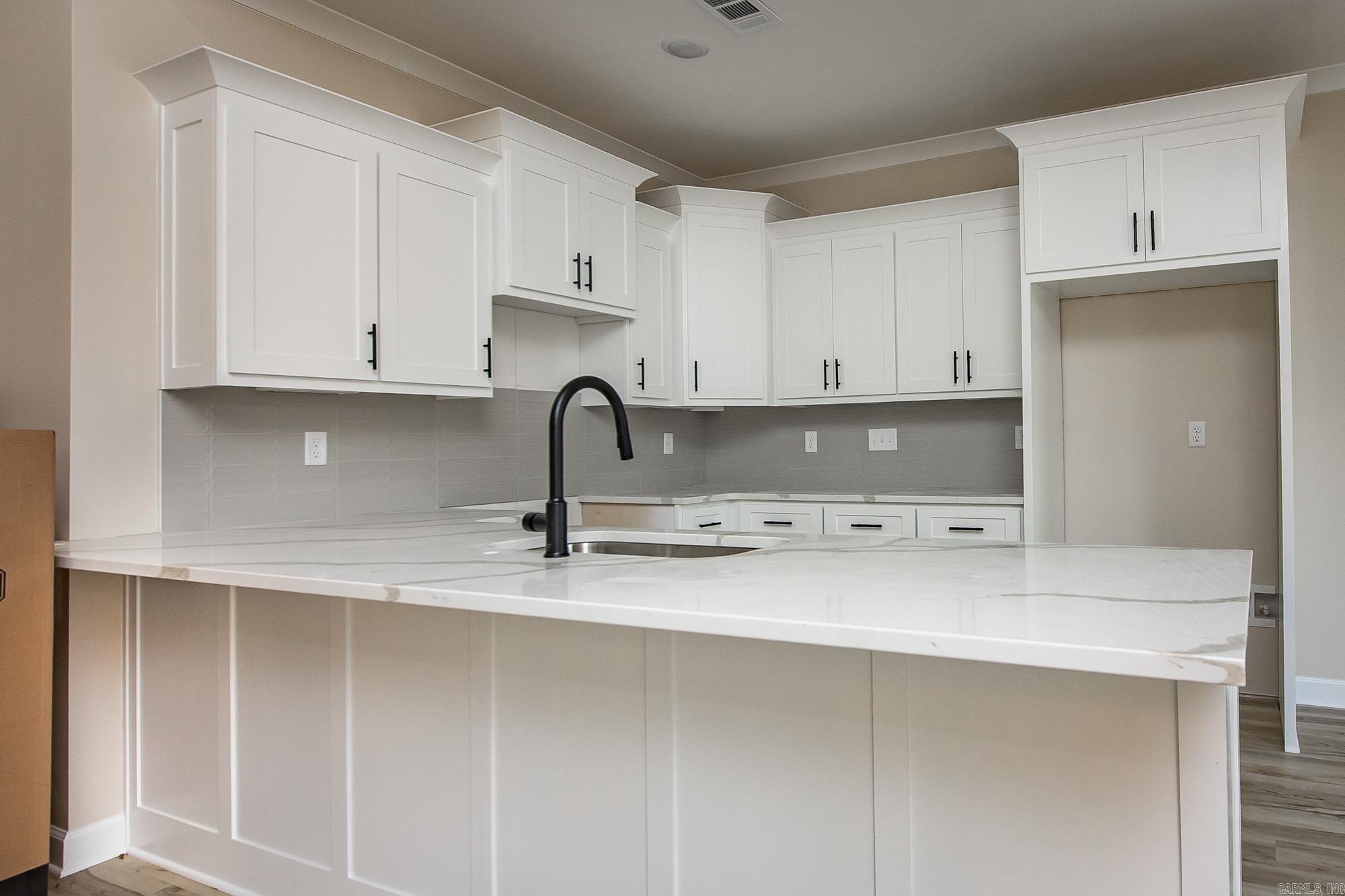 914 W Dell Vista Cove