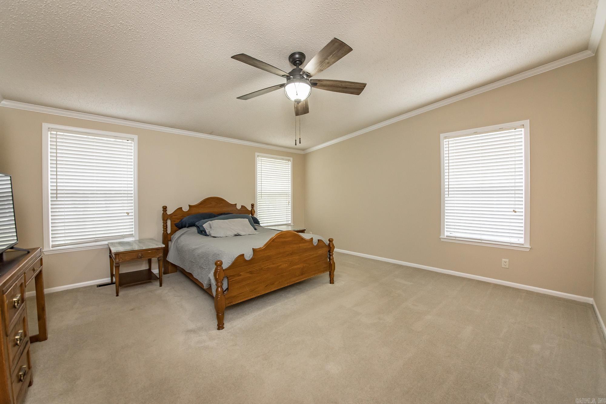 103 N Skyview Circle