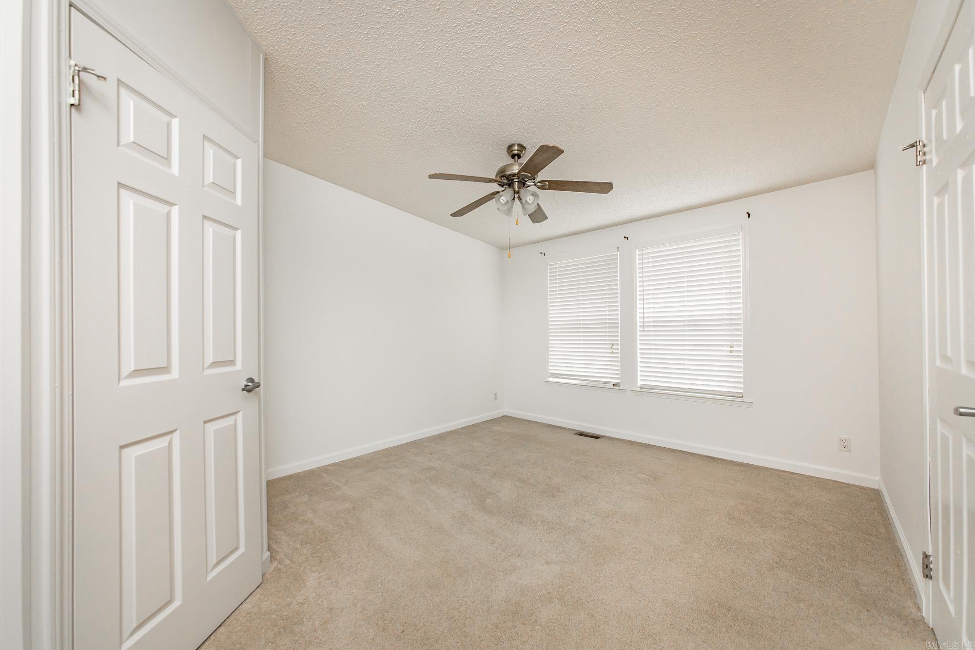 103 N Skyview Circle