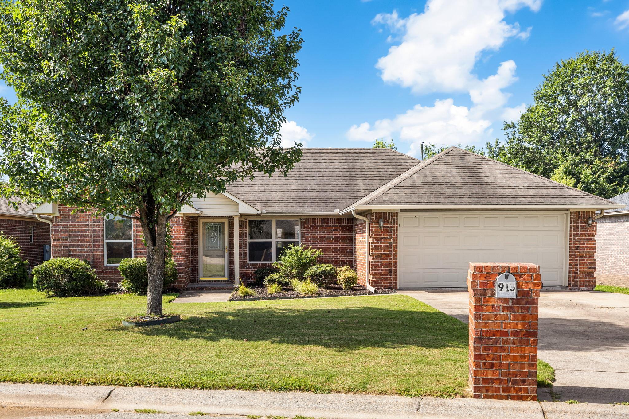 913 Mesquite Trail