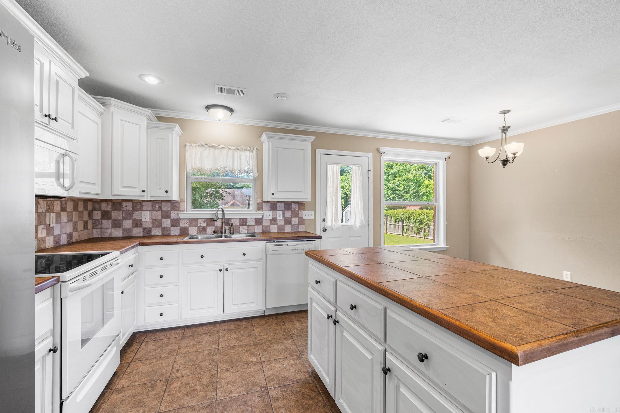 913 Mesquite Trail