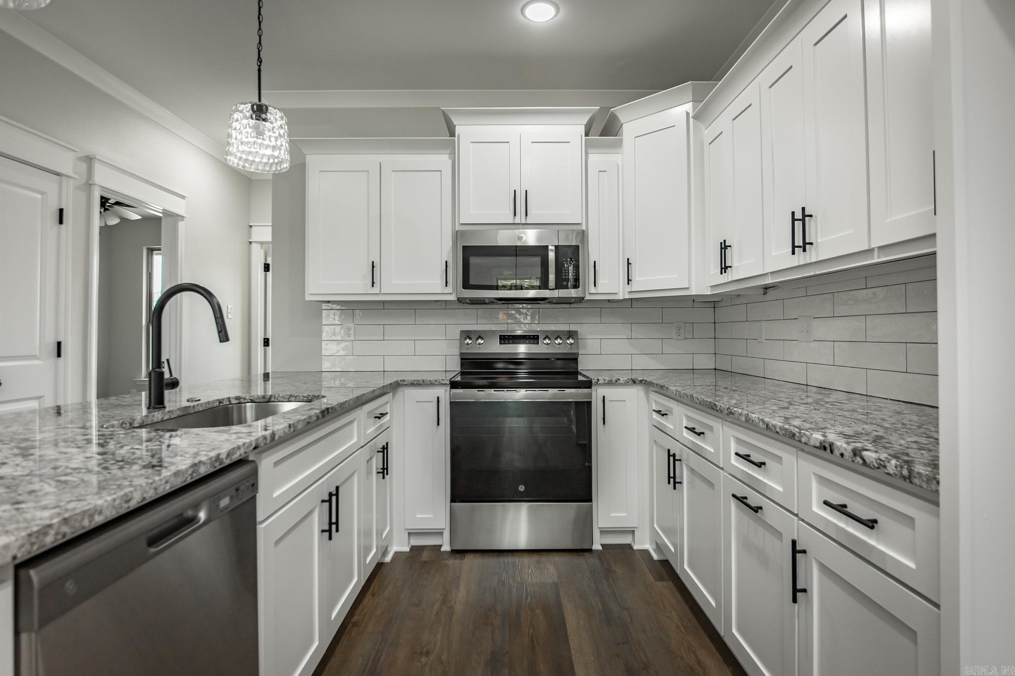 942 Villa Vista Circle