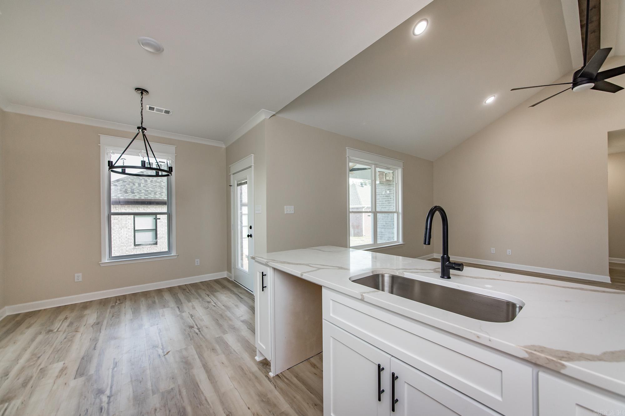 944 Villa Vista Circle