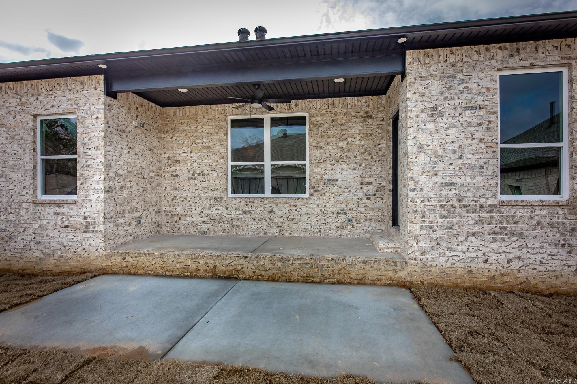 912 Dell Vista Cove