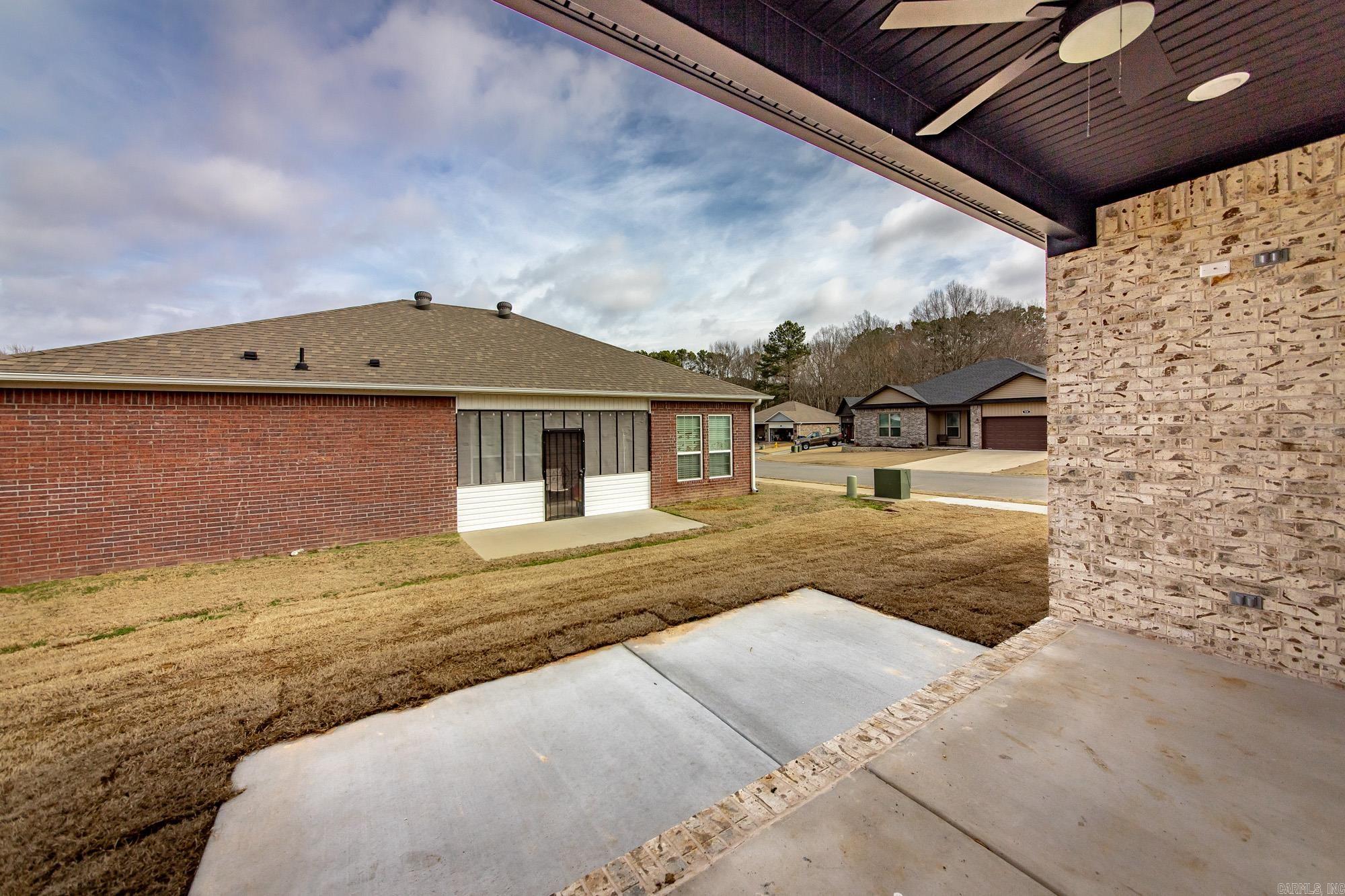 912 Dell Vista Cove