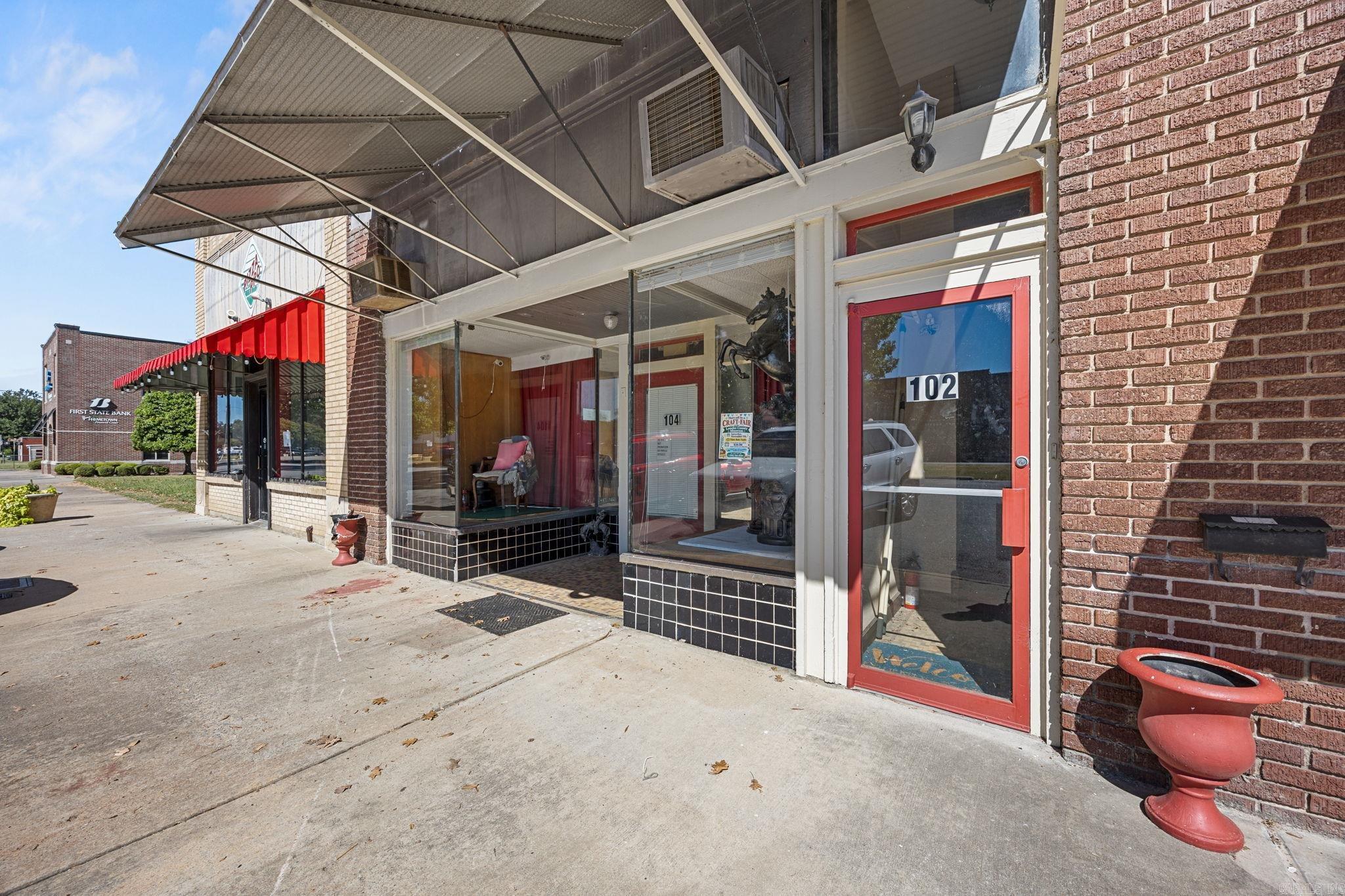 102 NW Front Street