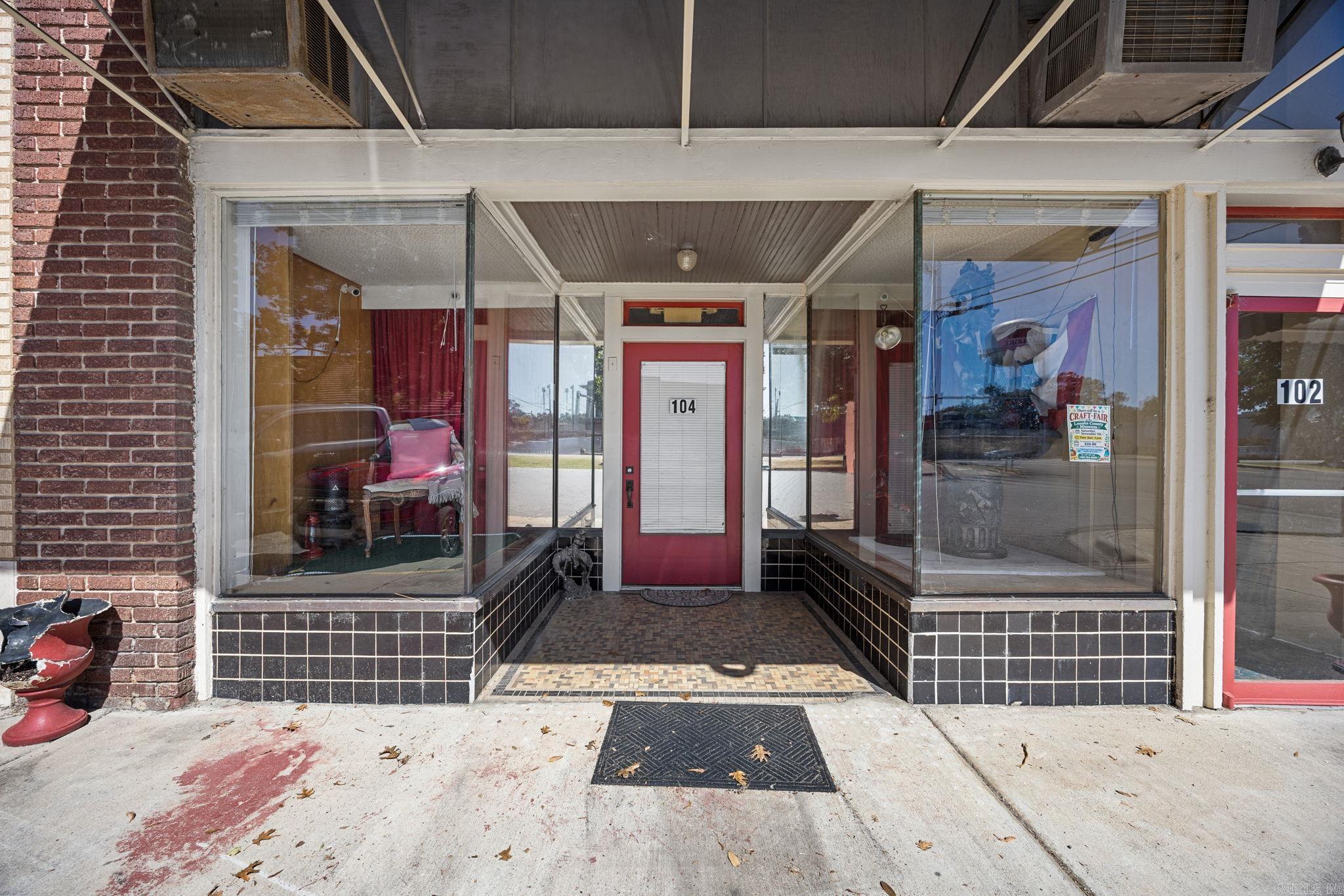 102 NW Front Street