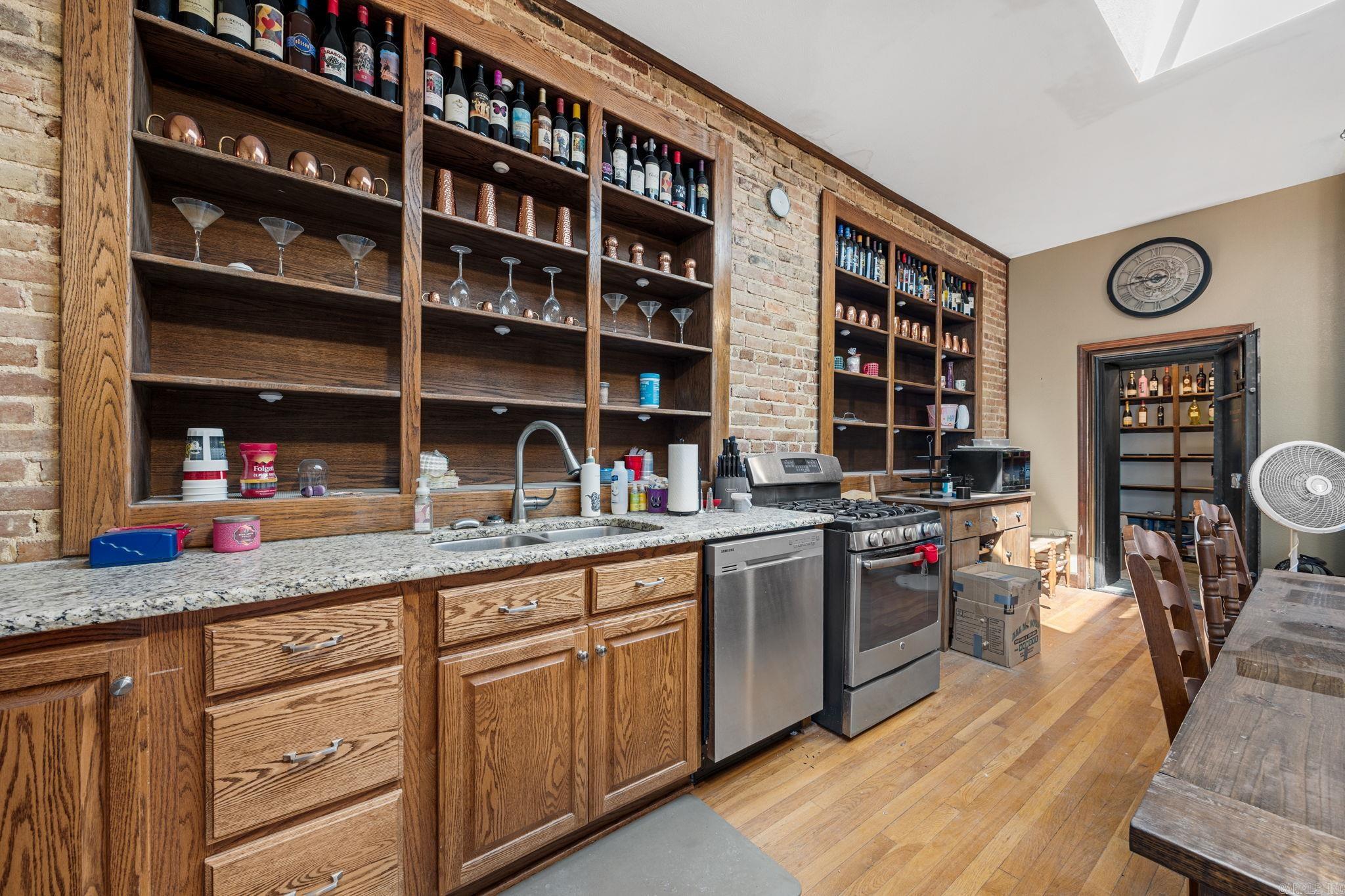 102 NW Front Street Unit: Suite 2