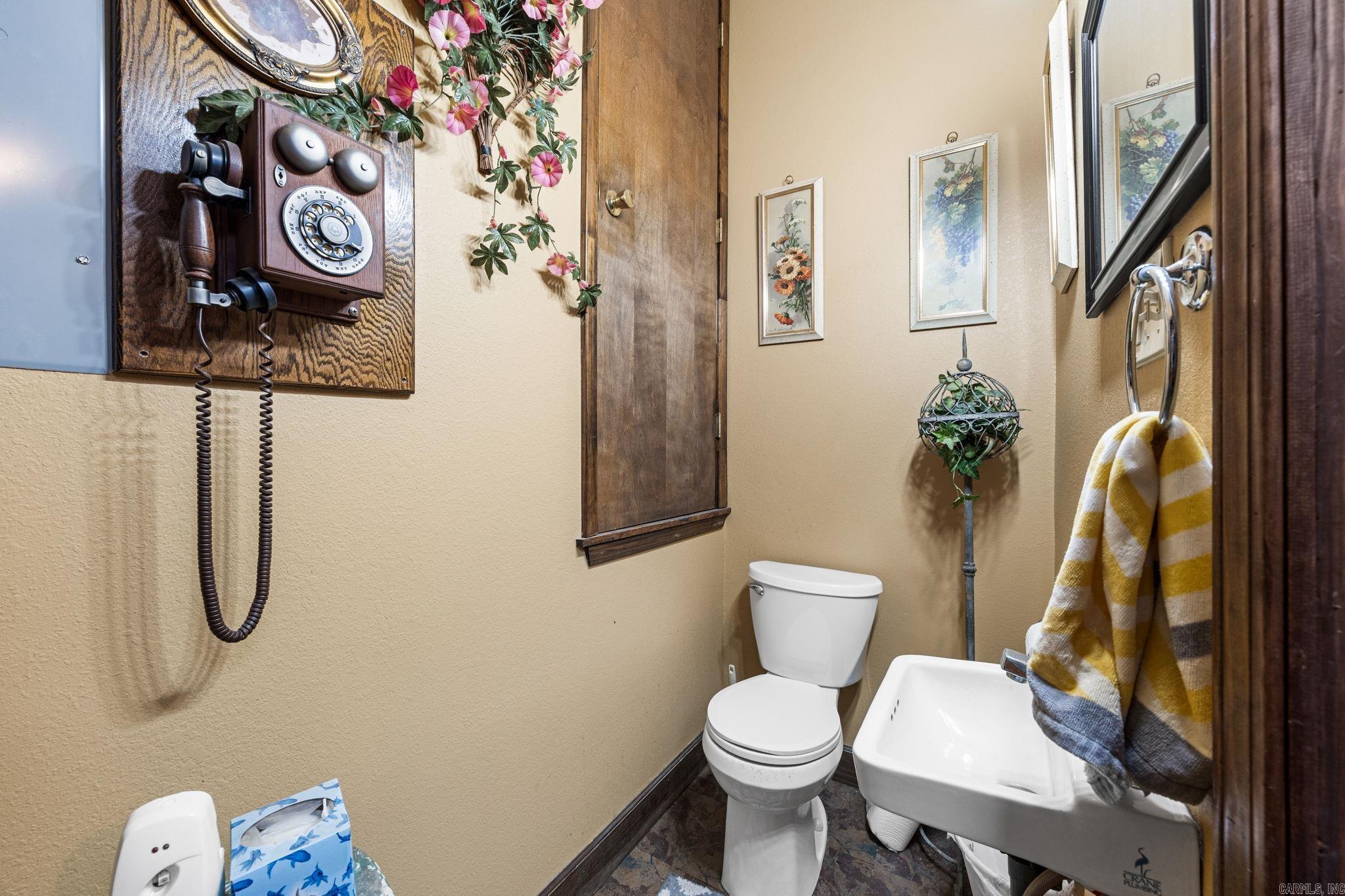 102 NW Front Street Unit: Suite 2