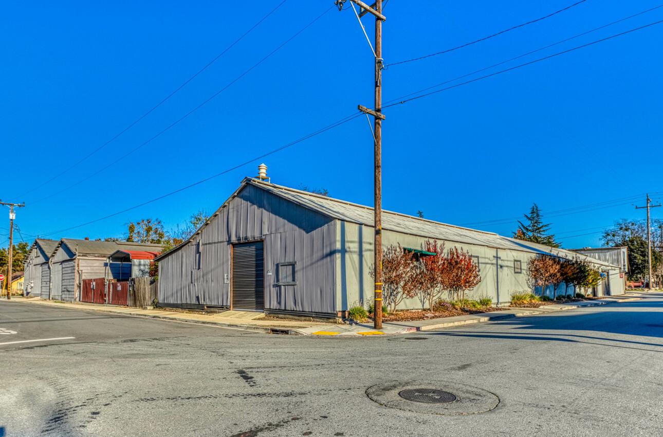 27 Monterey ST