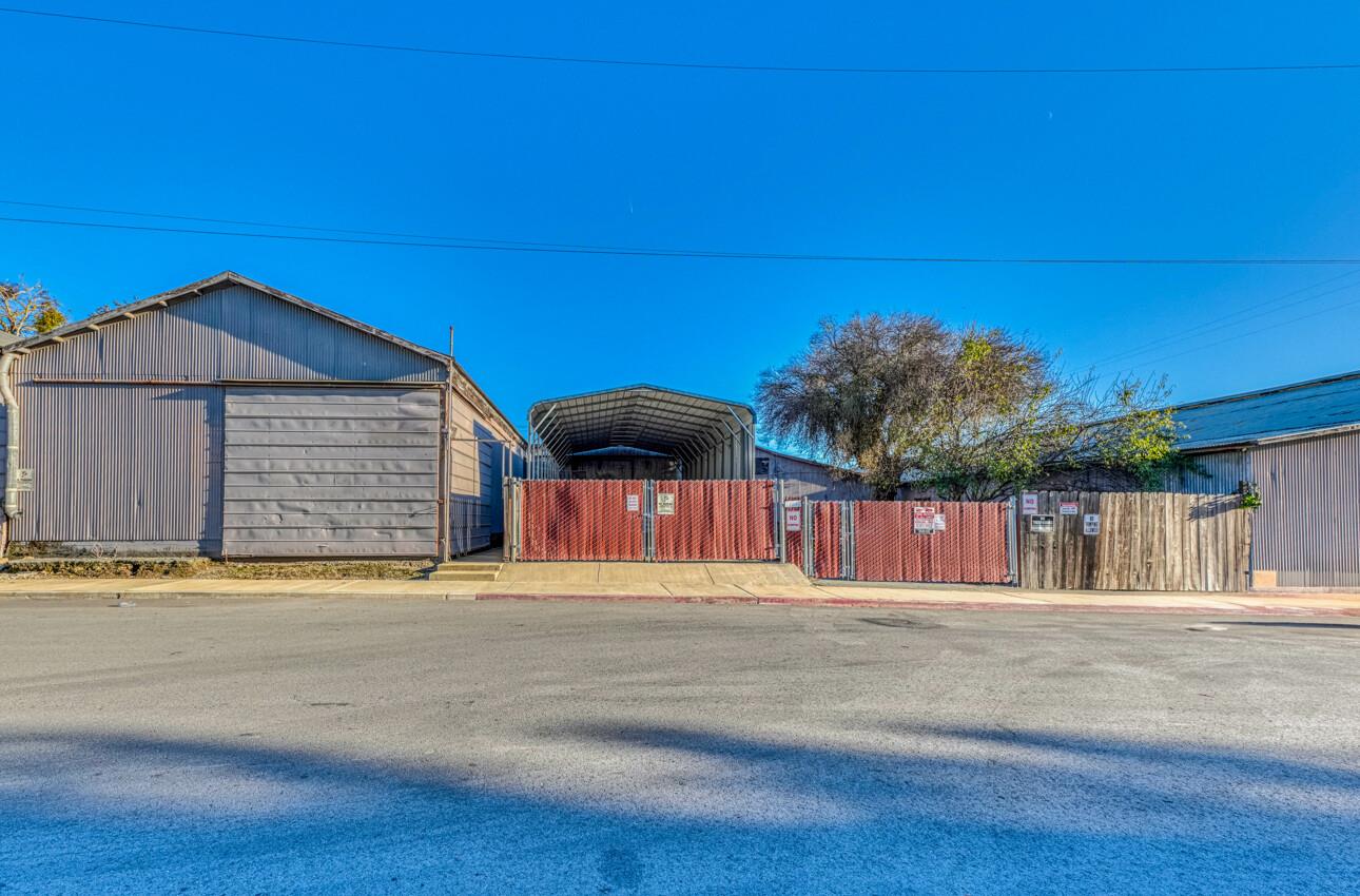 27 Monterey ST