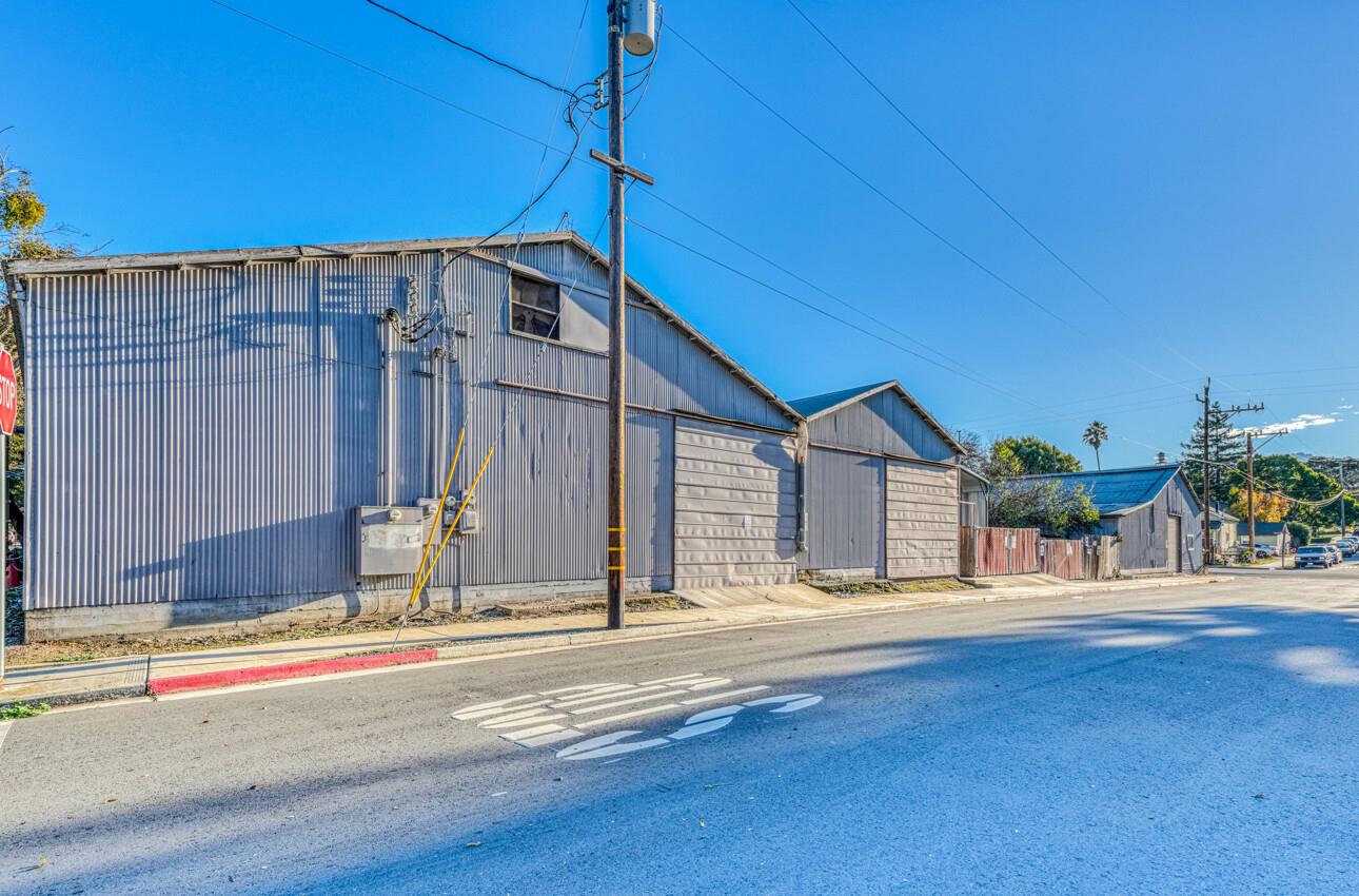27 Monterey ST