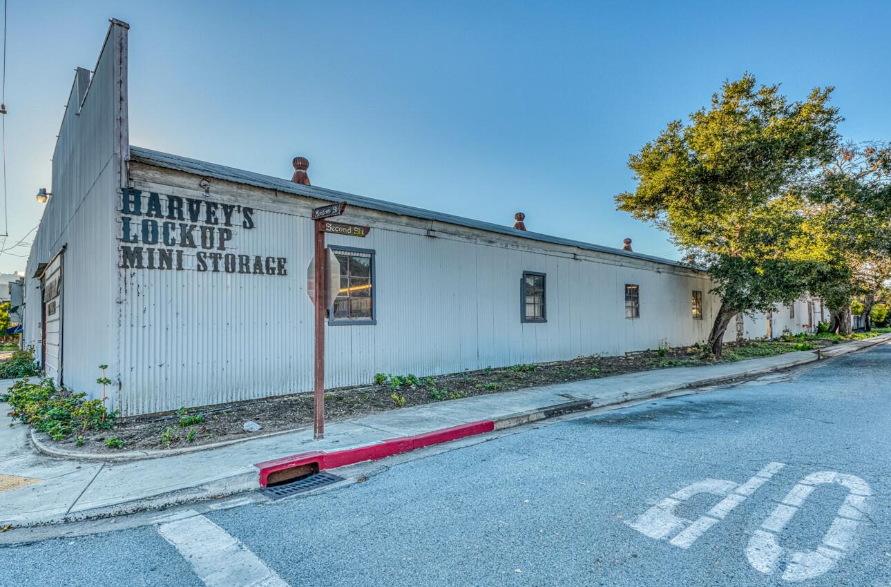 27 Monterey ST