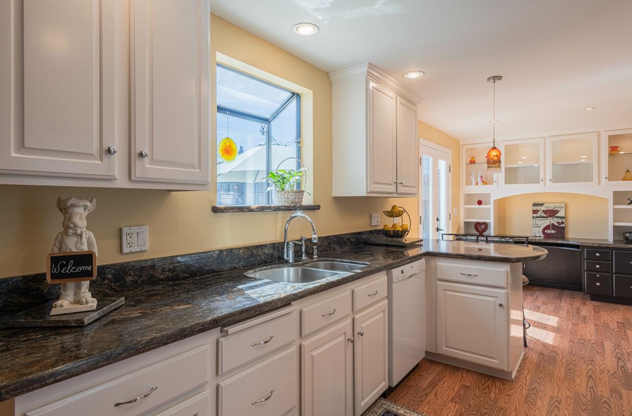 332 Sequoia ST