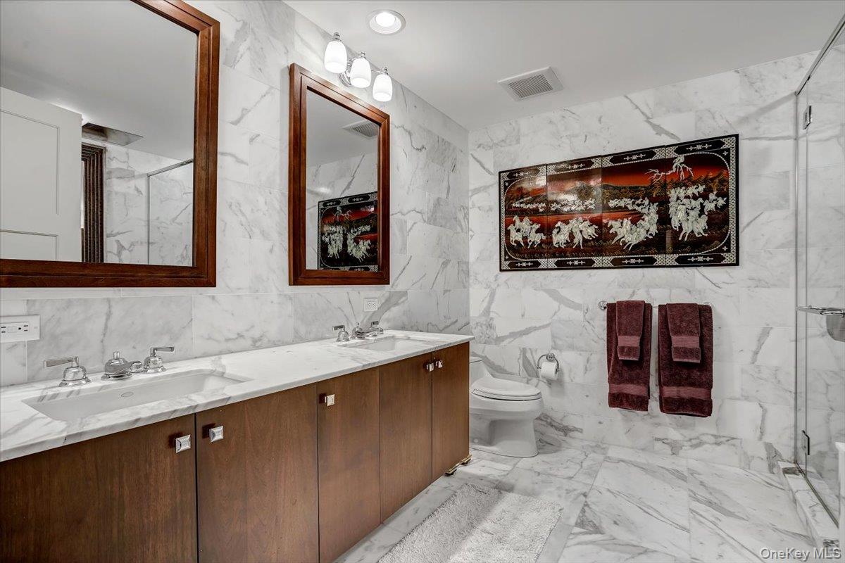 1 Renaissance Square Unit: 24F