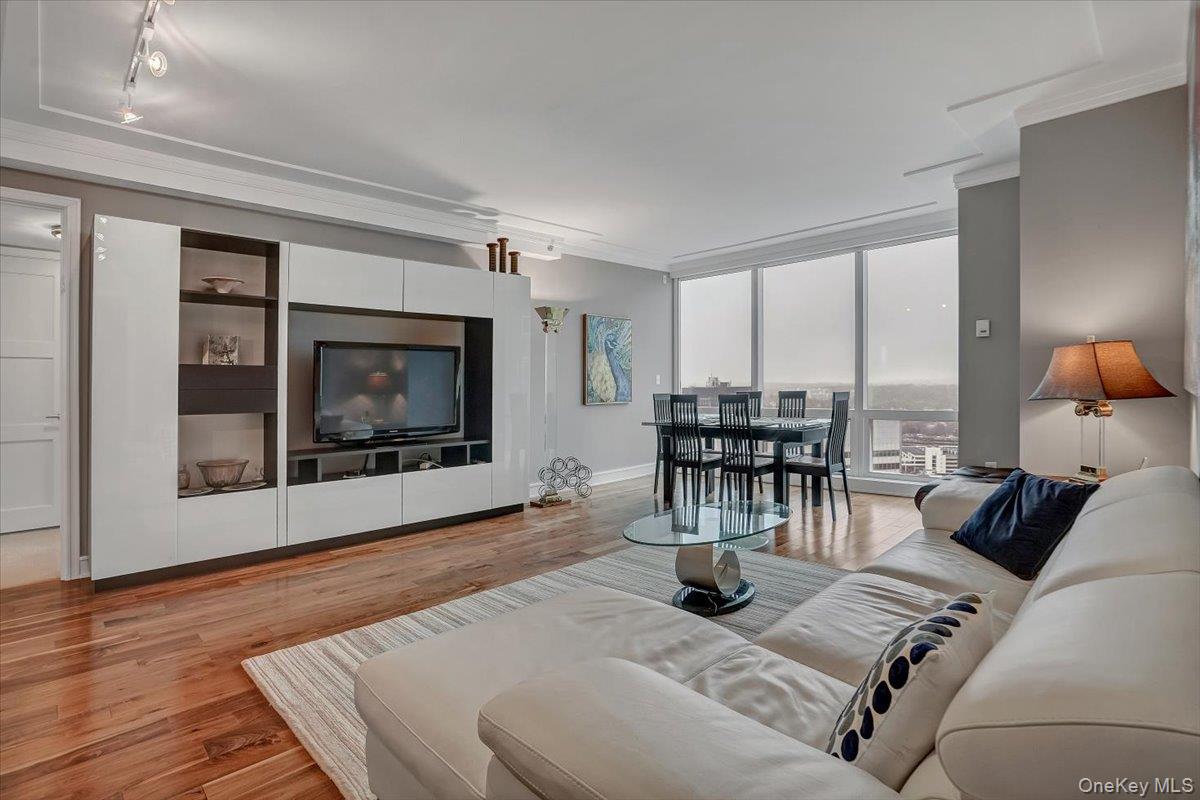 1 Renaissance Square Unit: 24F
