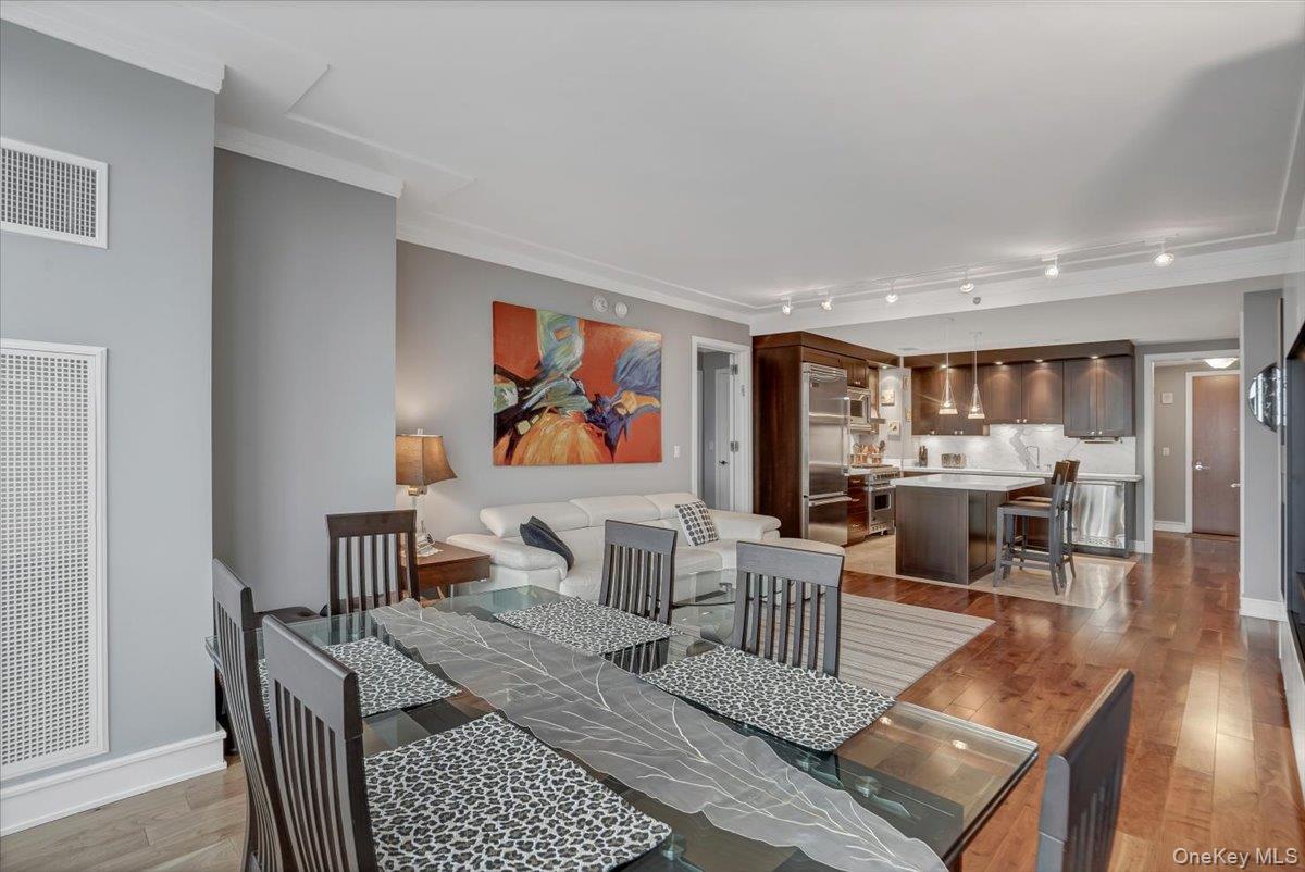 1 Renaissance Square Unit: 24F